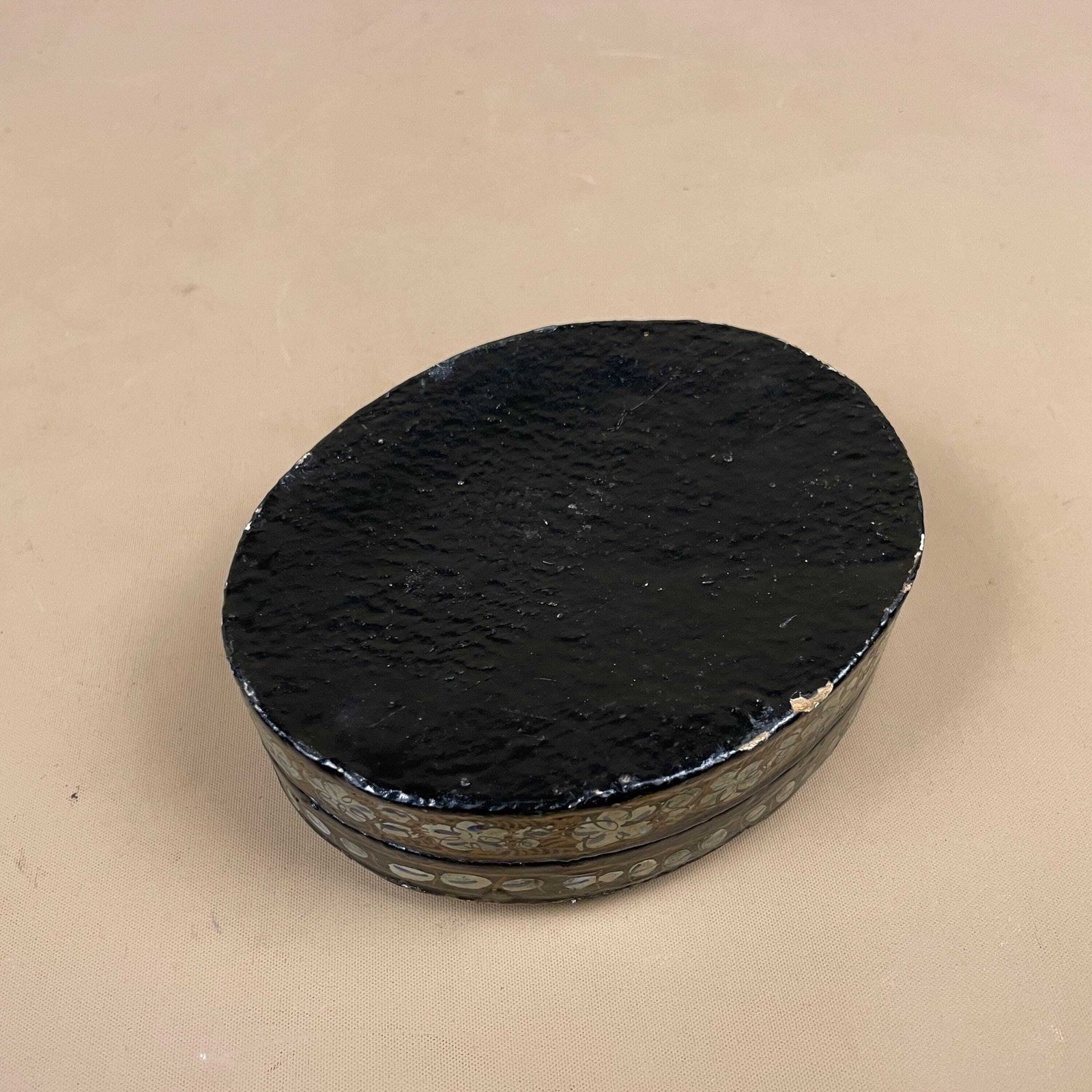 photo furniture Papier Mache Oval Box Hand Painted Black Floral Kashmir Keepsake India Dressing Table Decor Rings Trinket Lidded Pot