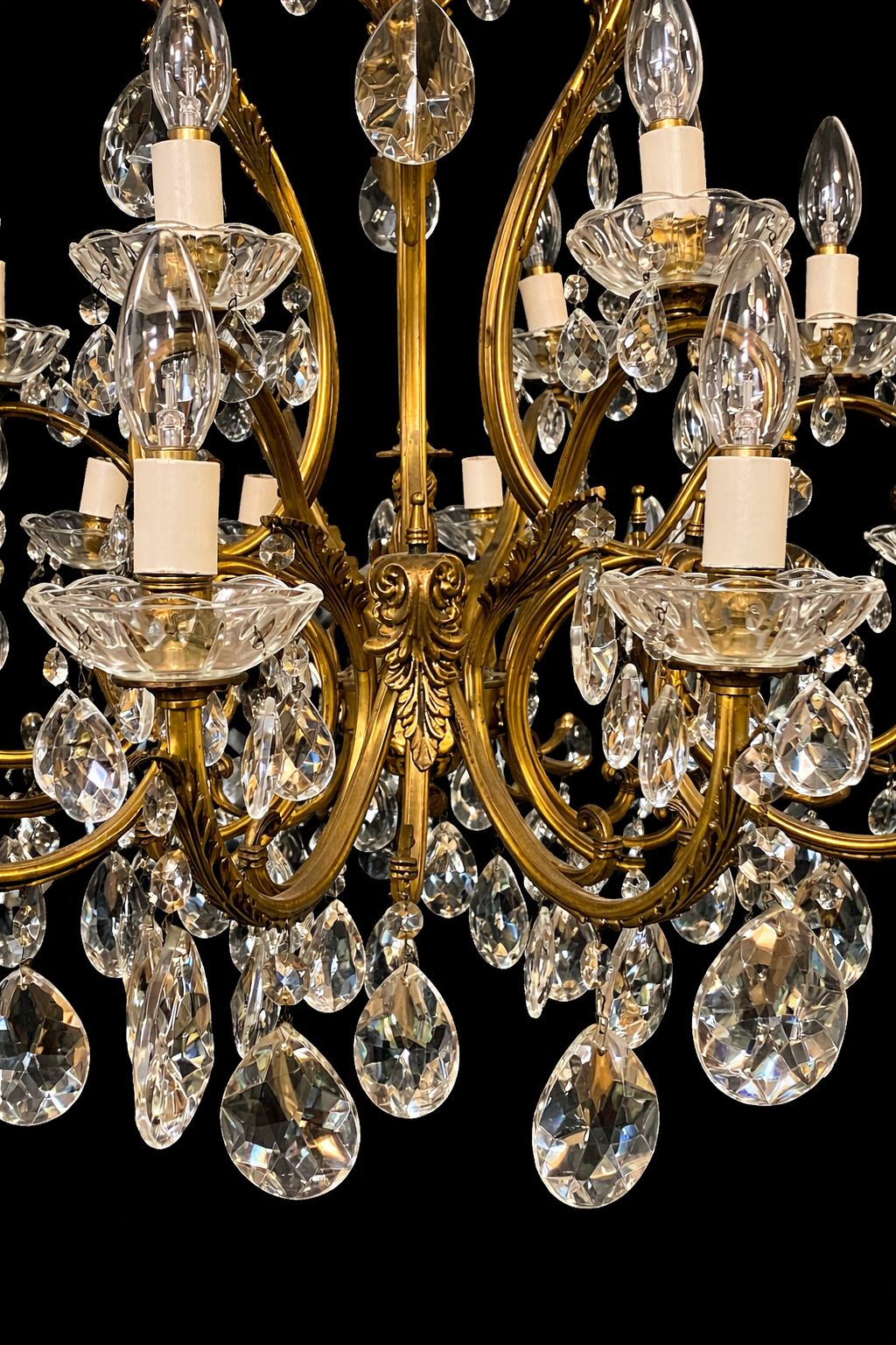 photo vinterior Fine Antique Gilt Bronze Crystal 18 Light Chandelier, Circa 1920