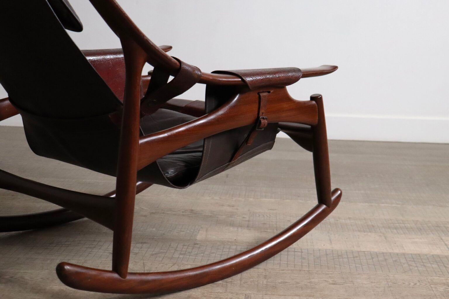 photo vintage Liceu De Artes E Oficios Rocking Chair With Ottoman Brazil 1960s