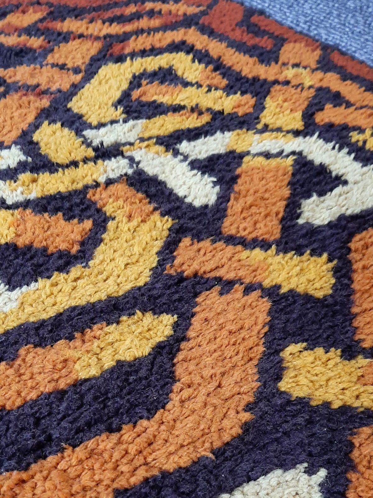 Mid Century Shag Pile Latch Hook Rug Small Celtic Pattern In Reds, Oranges And Yellows photo Textiles