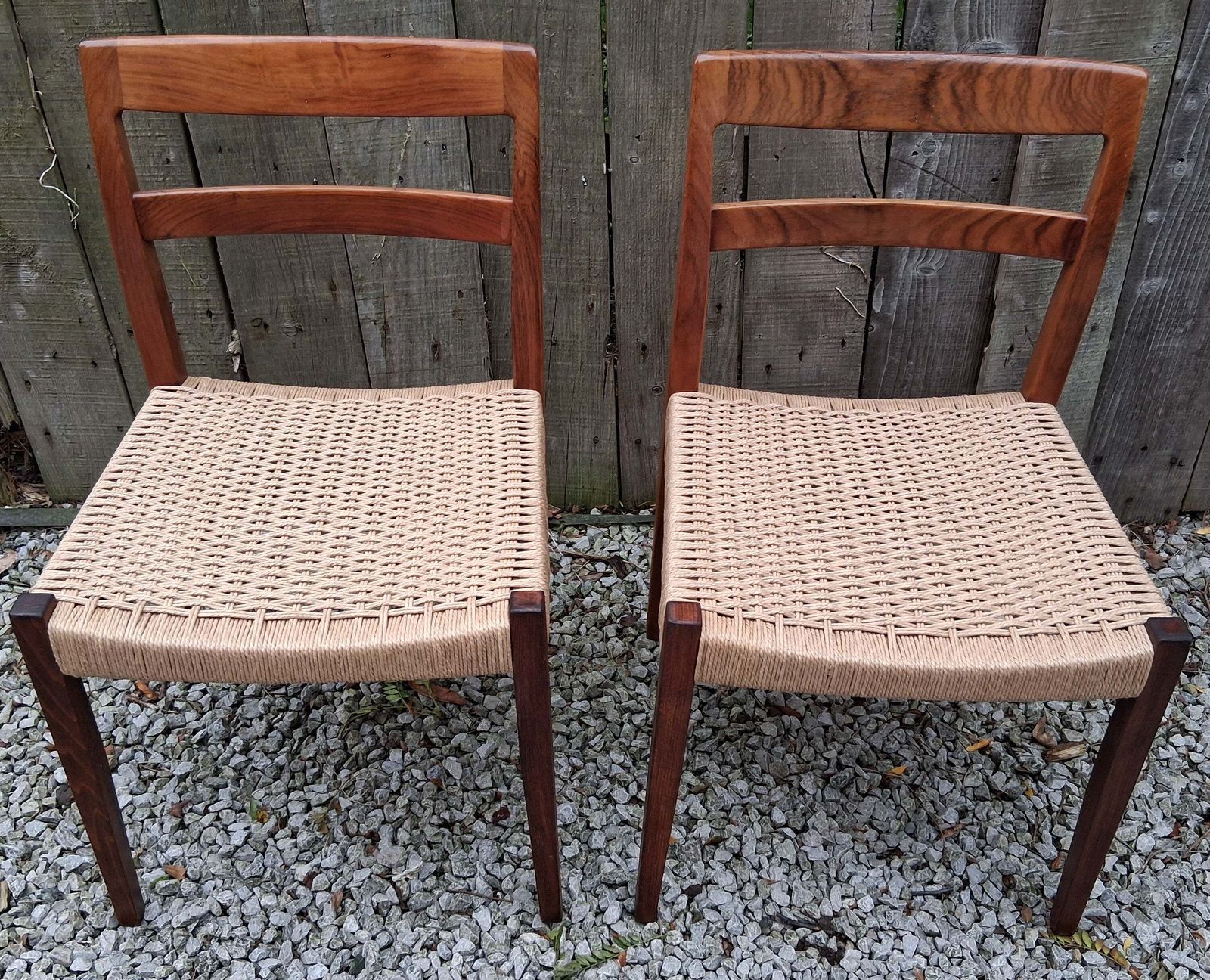 photo vintage Mcm 2 Rosewood Dining Chairs Nils Jonsson Troeds Garmi Danish Papercord