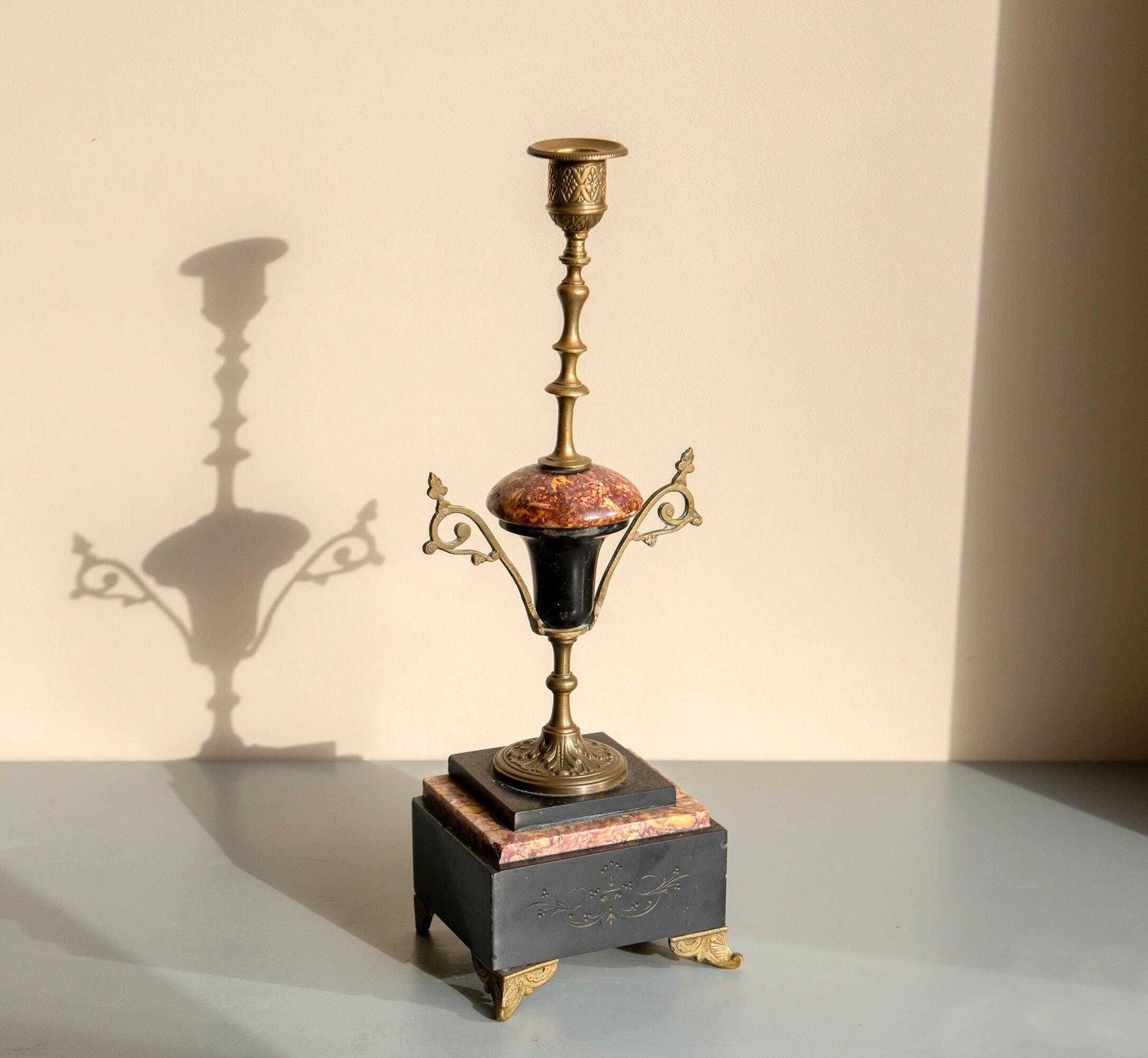 Antieke Franse Marmeren En Messing Kandelaars   Napoleon III   Schoorsteendecoratie   Set Van Twee photo 428.0