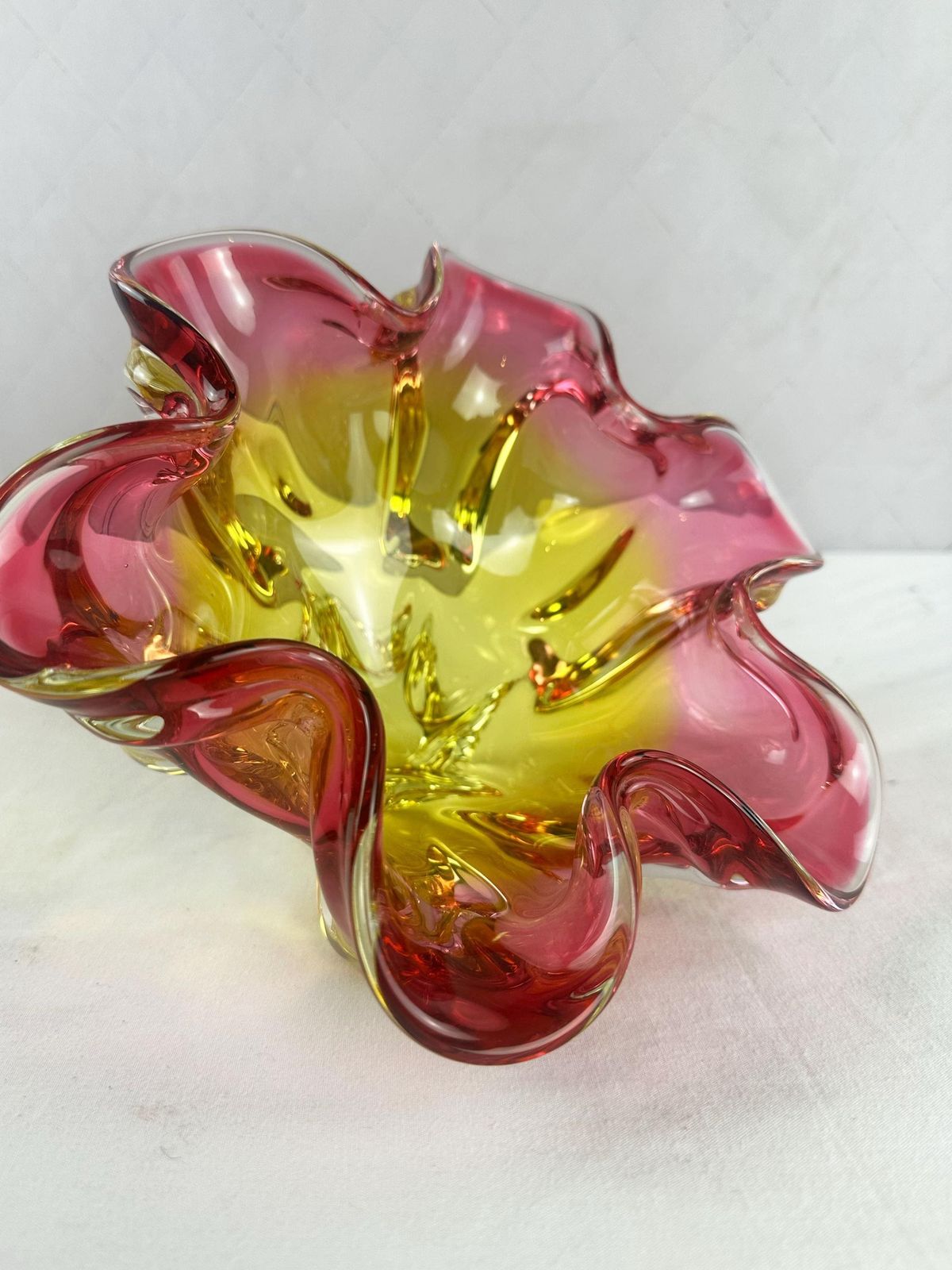 Josef Hospodka Chribska Sommerso Glass Bowl, Pink Yellow Flower Art photo vintage