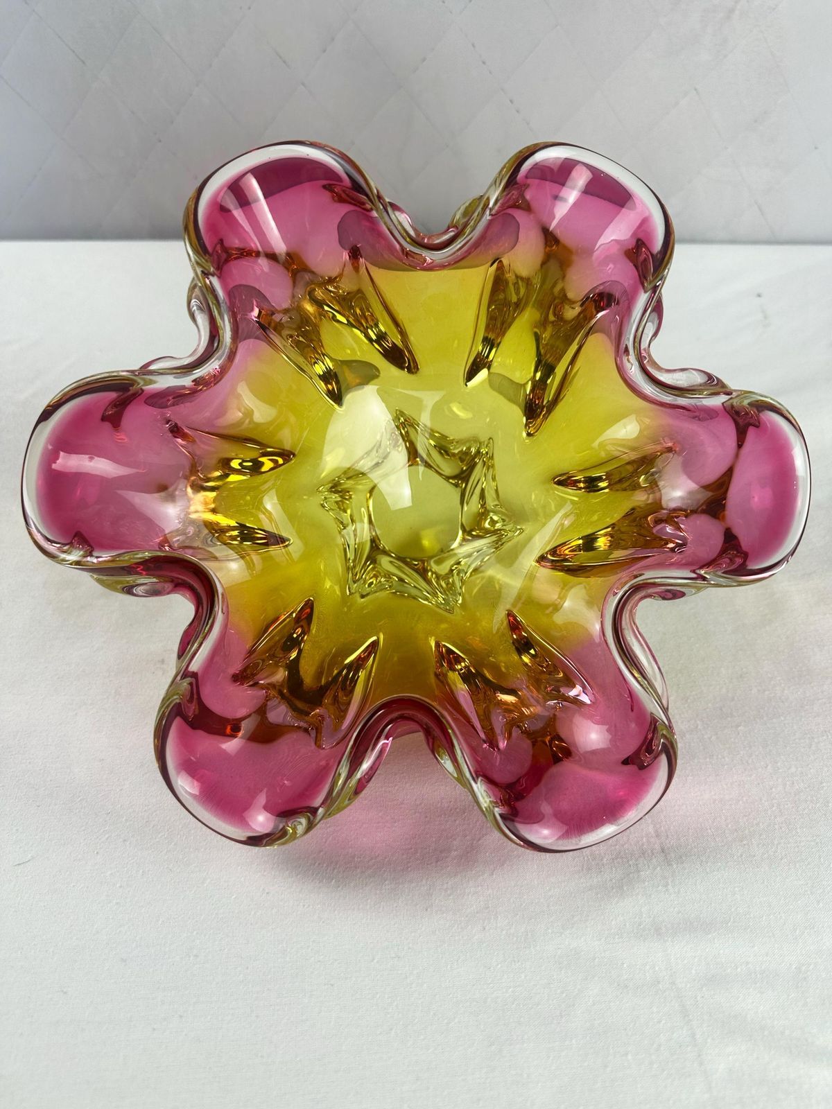 photo vintage Josef Hospodka Chribska Sommerso Glass Bowl, Pink Yellow Flower Art