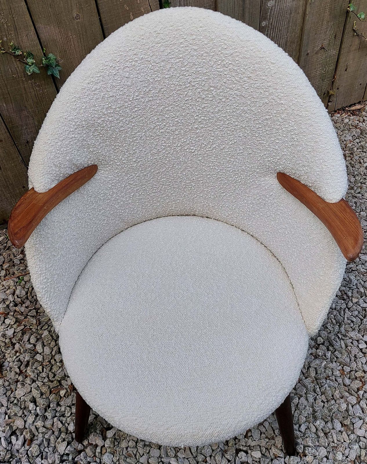 Mid Century Modern Ivory Boucle Tub 'Penguin' Chair photo 800.0