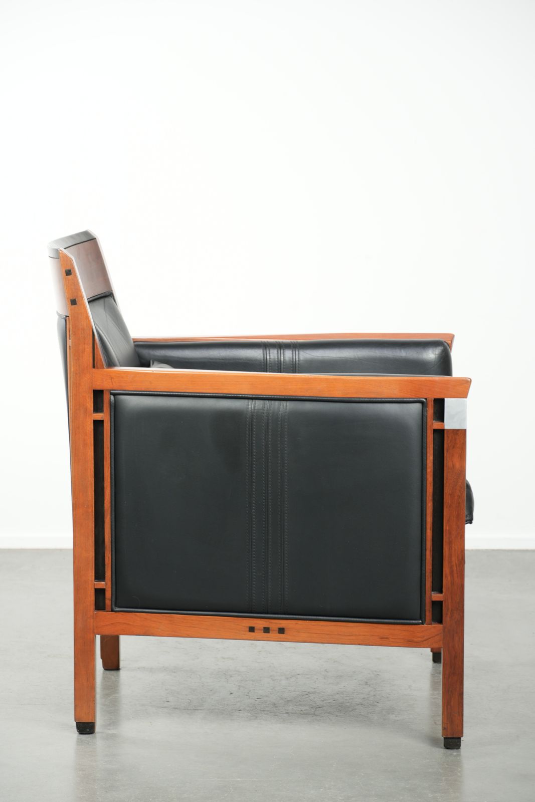 In Good Condition Black Leather Art Deco Schuitema Design Armchair From The Decoforma Series photo for sale