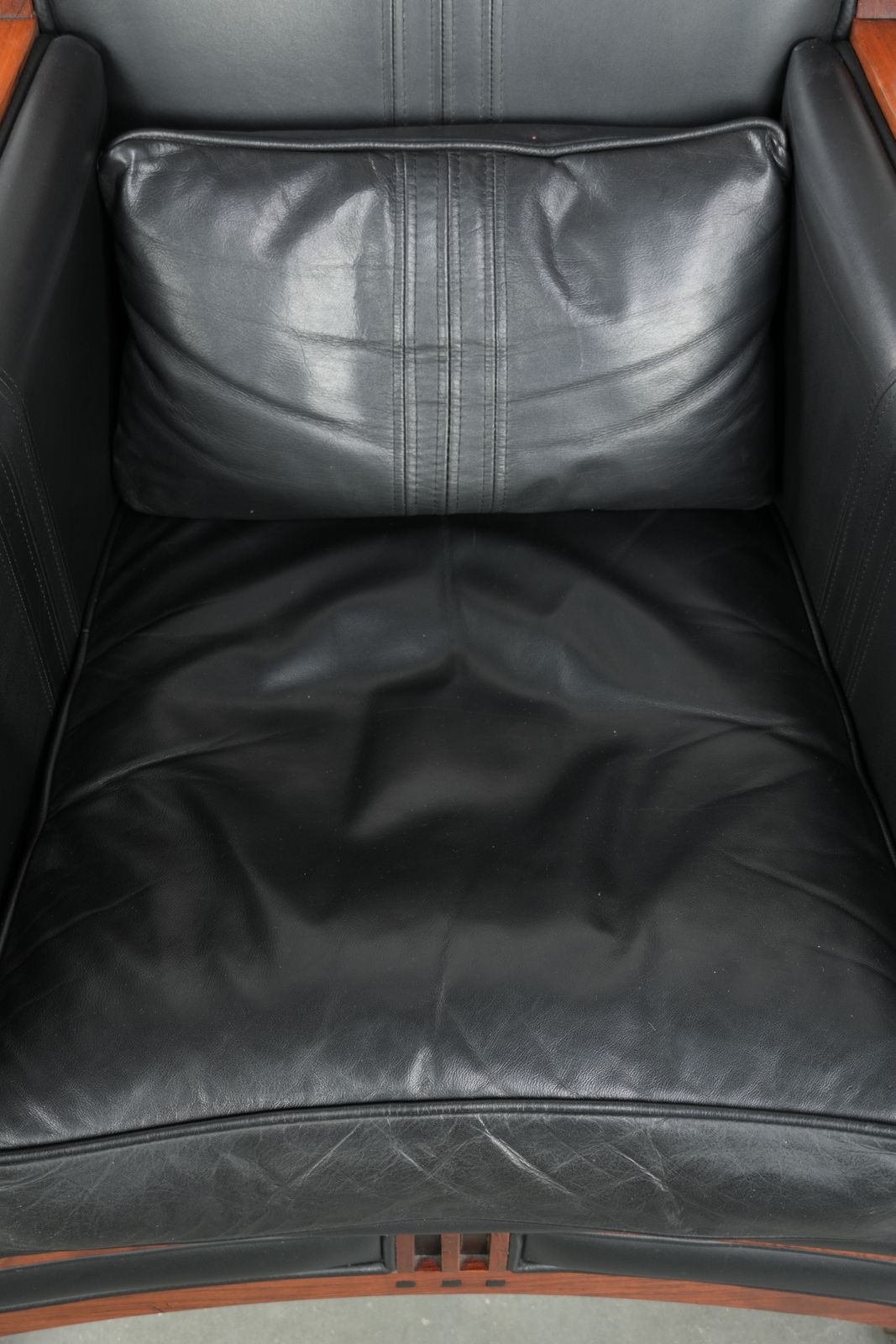 Black Leather Art Deco Schuitema Design Armchair, In Good Condition, From The Decoforma Series photo vinterior
