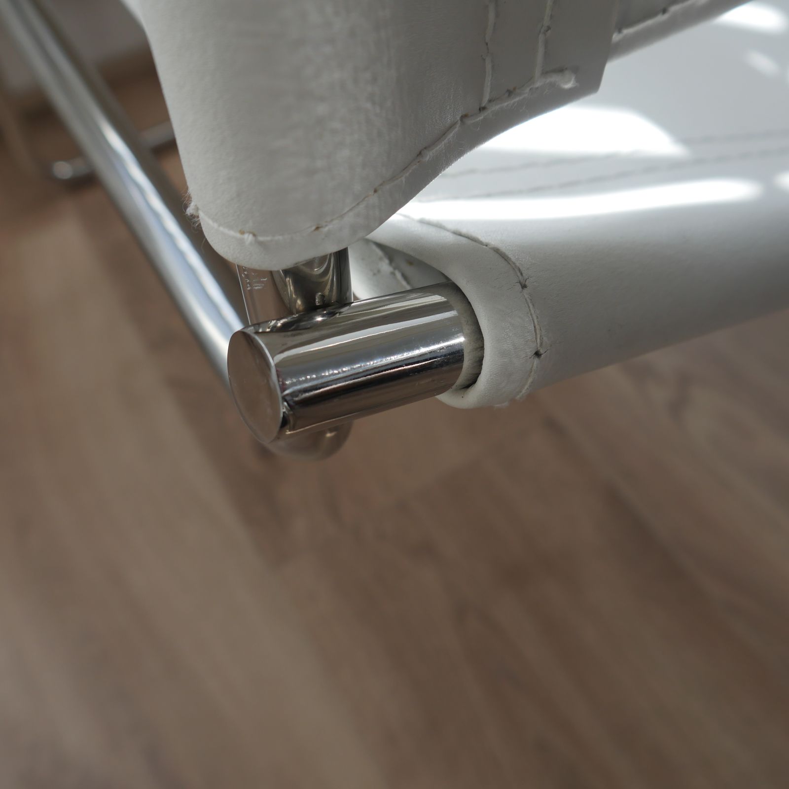 Italian 1990s Wassily B3 Style Chair – White & Chrome – Bauhaus / Marcel Breuer photo vinterior