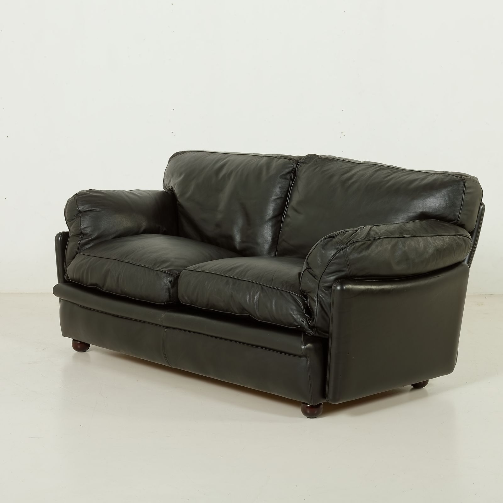 photo for sale Poppy 2 Seater Leather Sofa By Tito Agnoli For Poltrona Frau, 1970s