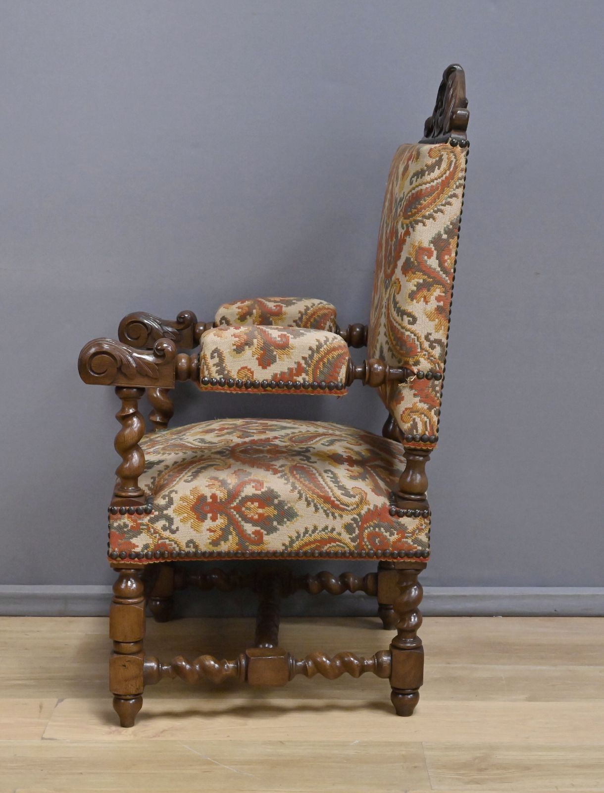 photo buy Oak State Chair, Louis XIII Style – Early 20th Century