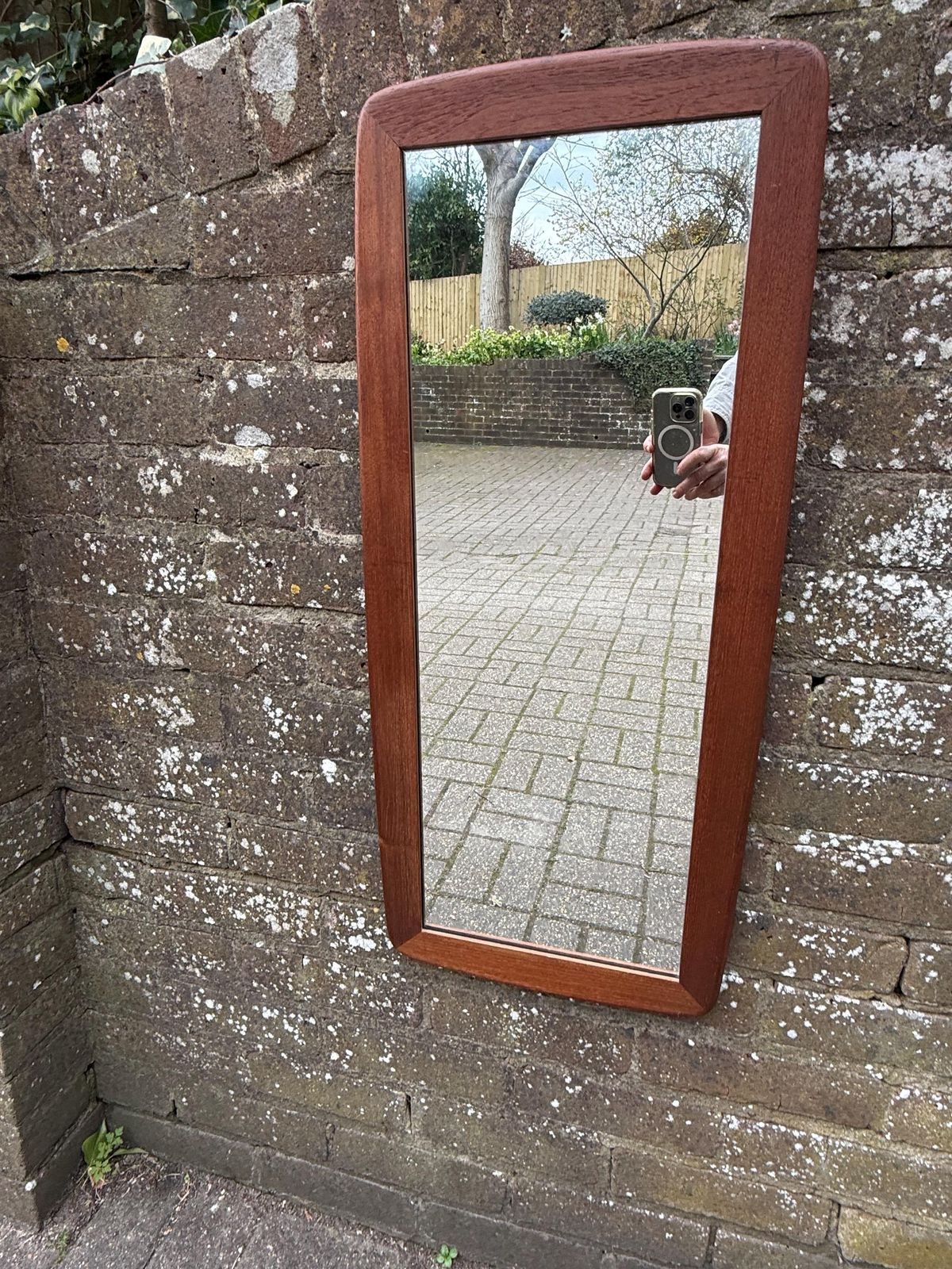 photo vintage Mid Century Teak Wall Mirror, 1960s Danish Style Rectangular Mirror, Vintage Wooden Frame Mirror, Retro Home Decor