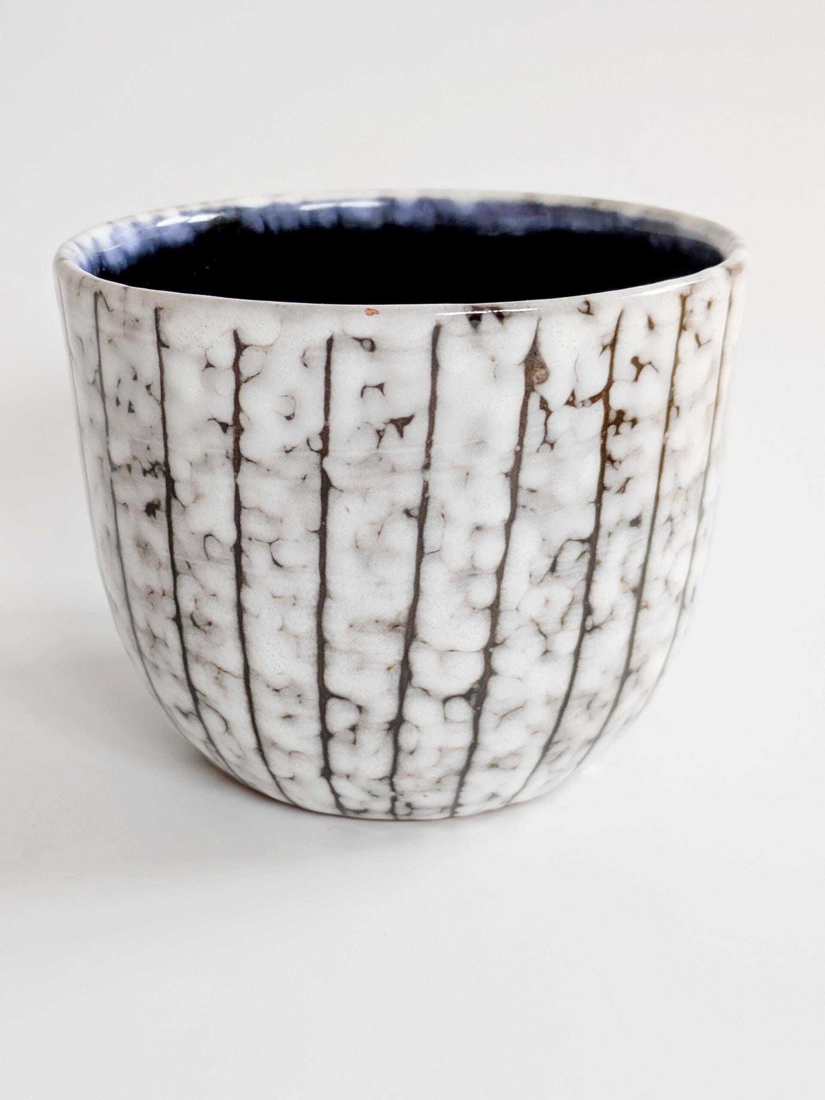 Vintage Hungarian Majolica Planter, Whitewashed Glaze, Sgraffito Designs, Midcentury Ceramic photo vinterior