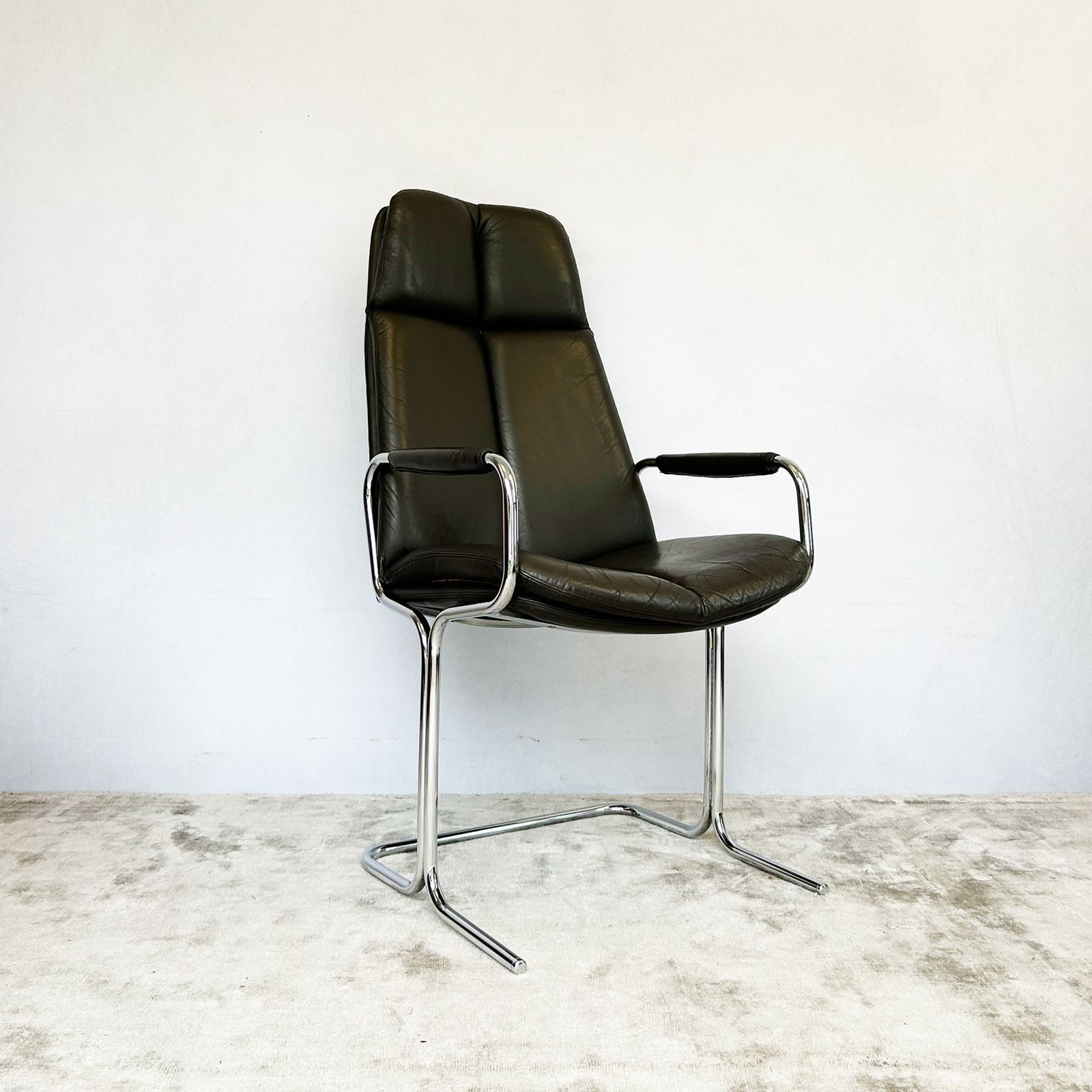 325.0 Eleganza Cantilever Armchair By Tim Bates For Pieff, Chrome And Leather, 1970s photo