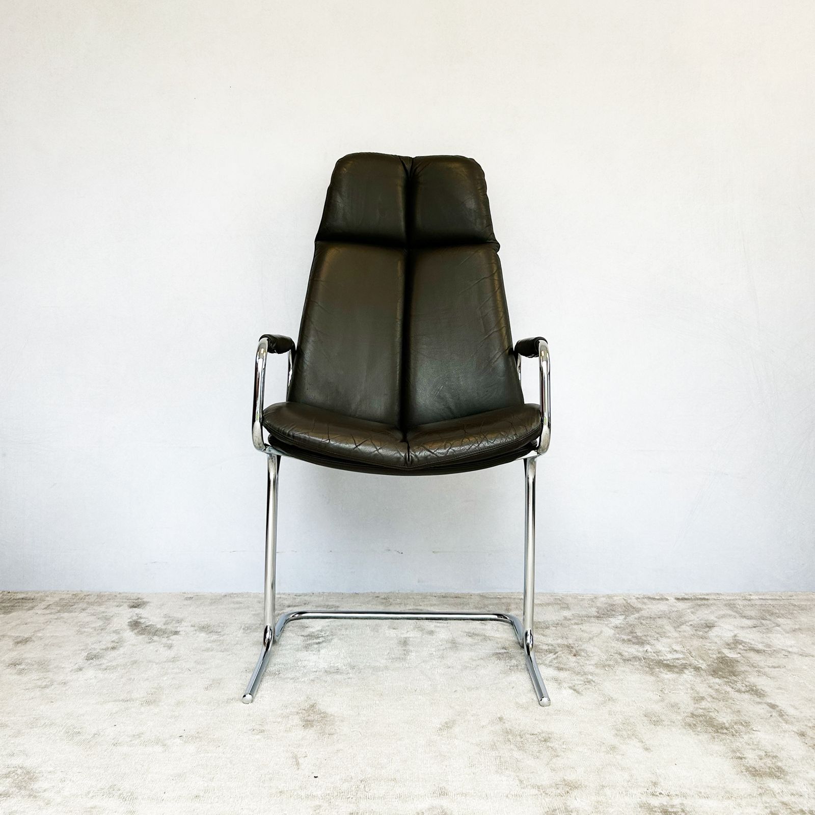 photo vinterior Eleganza Cantilever Armchair By Tim Bates For Pieff, Chrome And Leather, 1970s