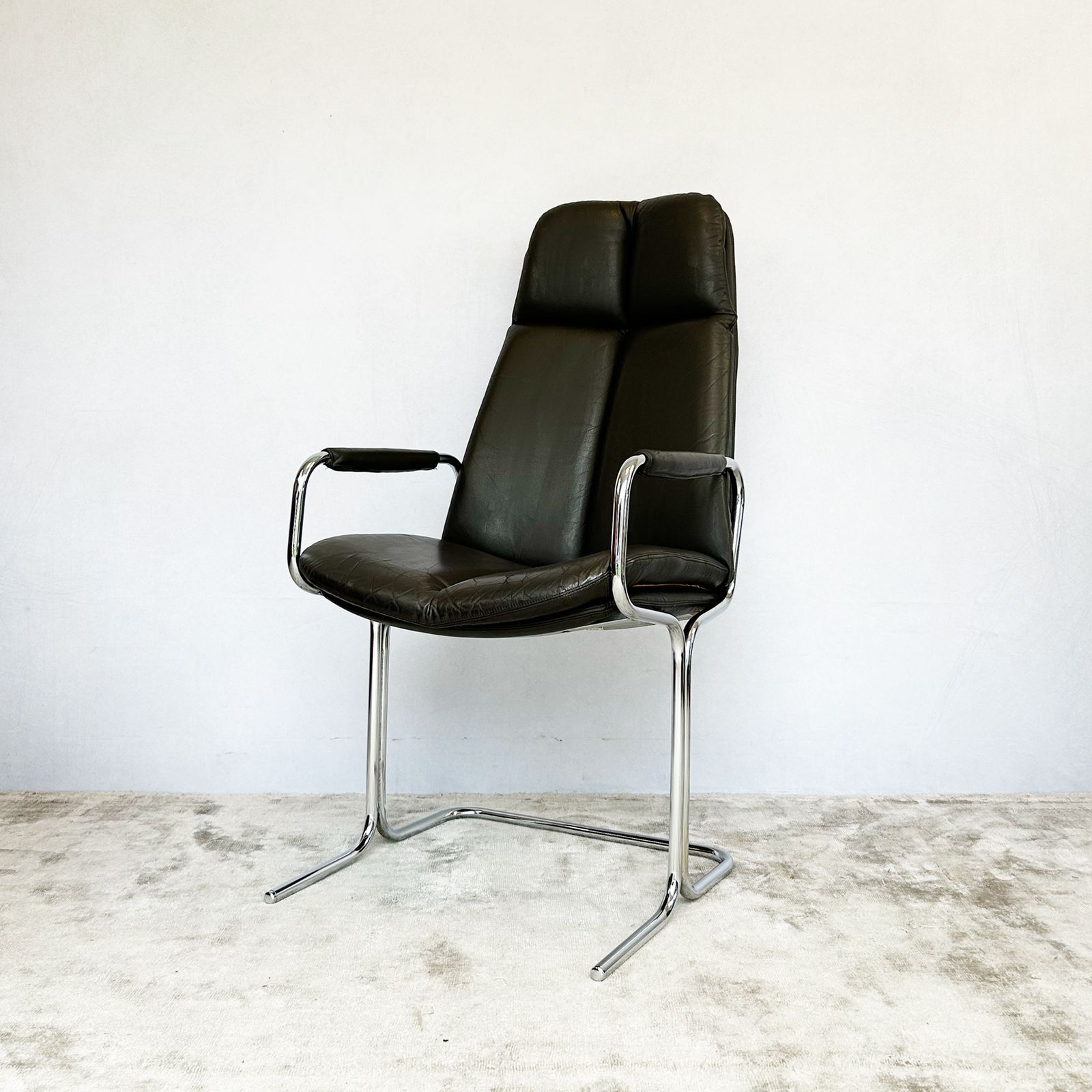 Eleganza Cantilever Armchair By Tim Bates For Pieff, Chrome And Leather, 1970s