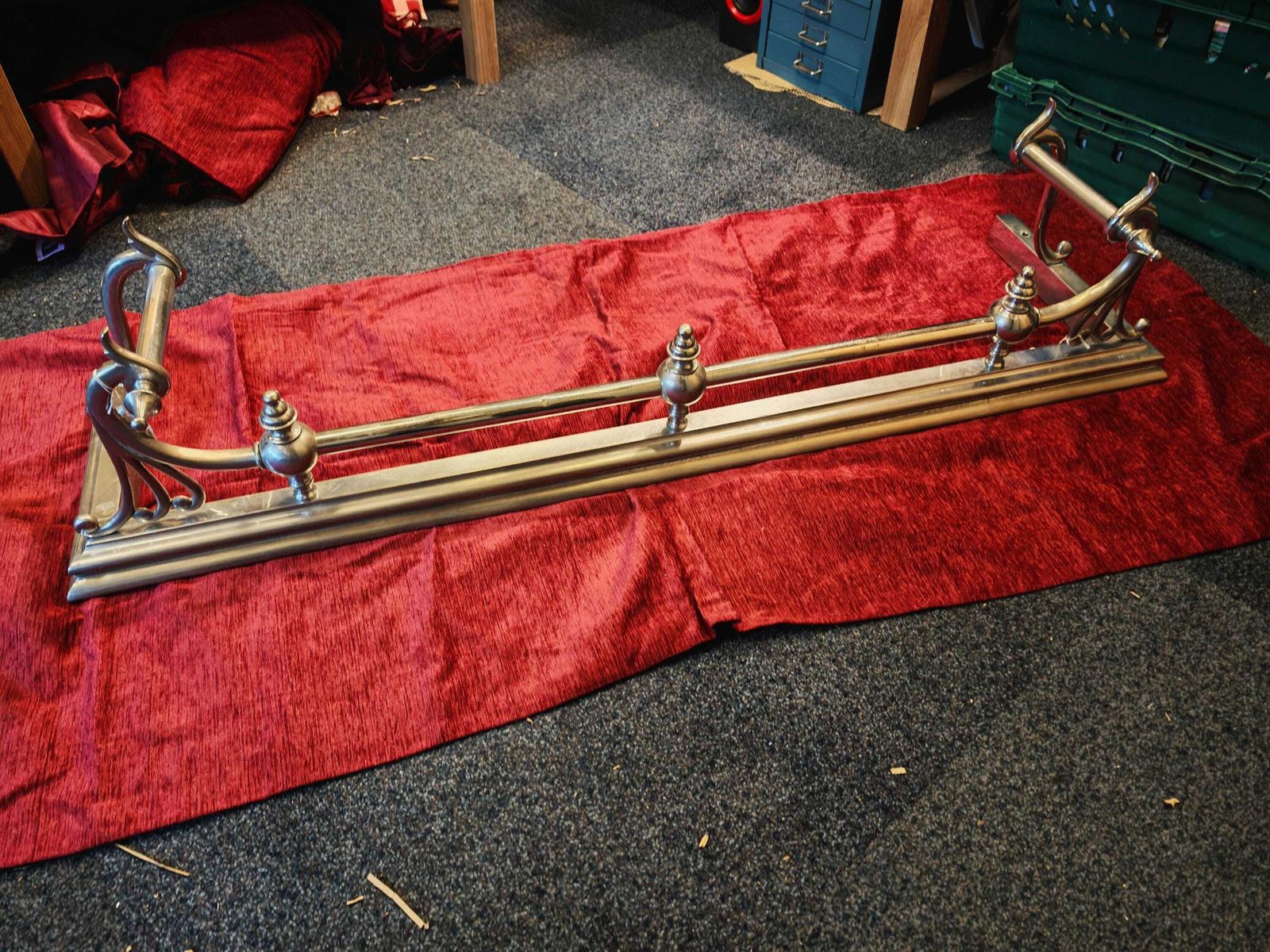 photo furniture Vintage Chrome Fender 135cm X 37cm X 30cm