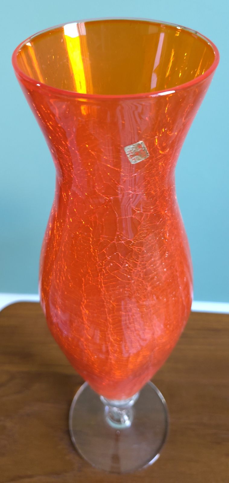 photo furniture Elegant Mid‑Century Italian Cased Glass Vase (C. 1960s–1970s) Clear Over Bright Orange • Twisted Stem • Crinkled Inner Texture • 37.5 Cm • Original Sticker