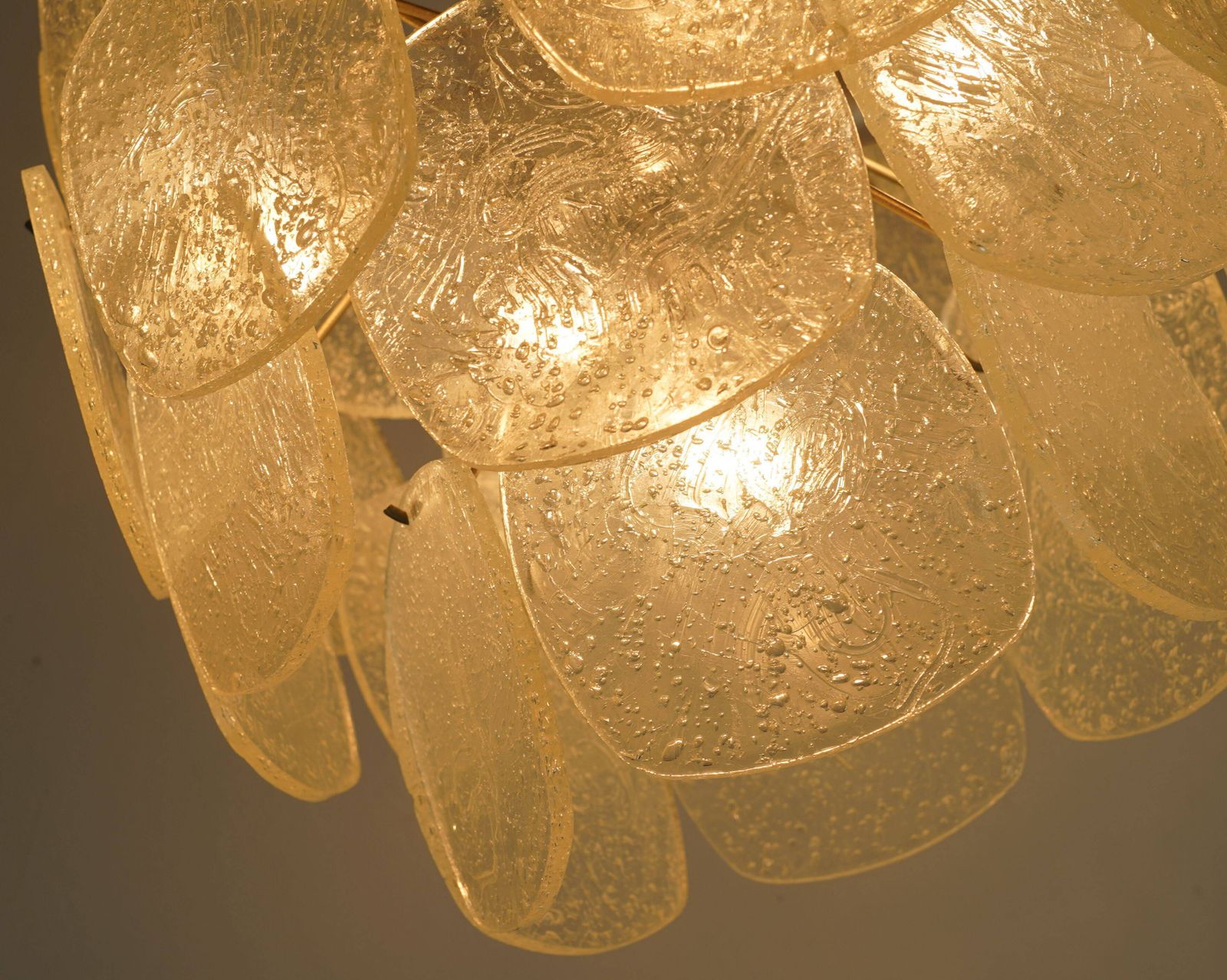 photo vinterior 1960s/70s Pendant Light With 30 Acrylic Discs Resembling Frosted Glass