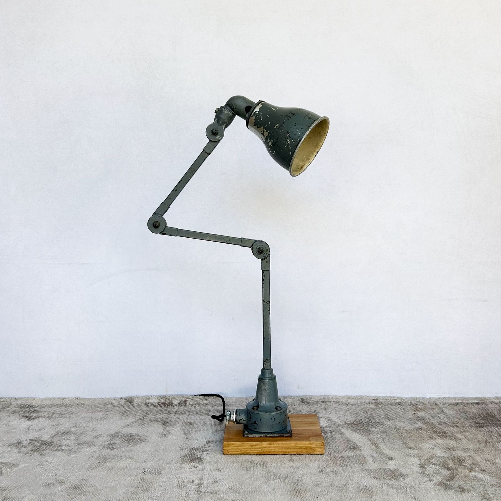Lighting Industrial Machine Lamp By Invisaflex photo