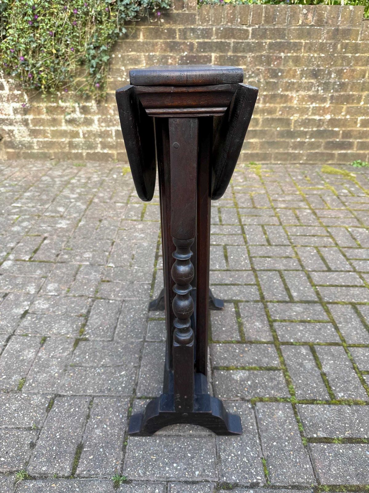 photo vintage Superb Antique Oak Gateleg Drop Leaf Table – Late Victorian / Edwardian, Circa Early 1900s