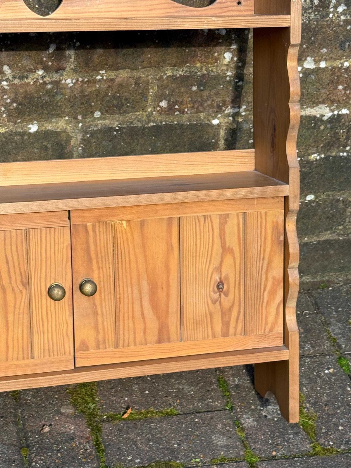photo vinterior Handmade Rustic Original Pine Wall Shelf And Cupboard – Late 20th Century Country Style (Circa 1970s–1980s), Made In England