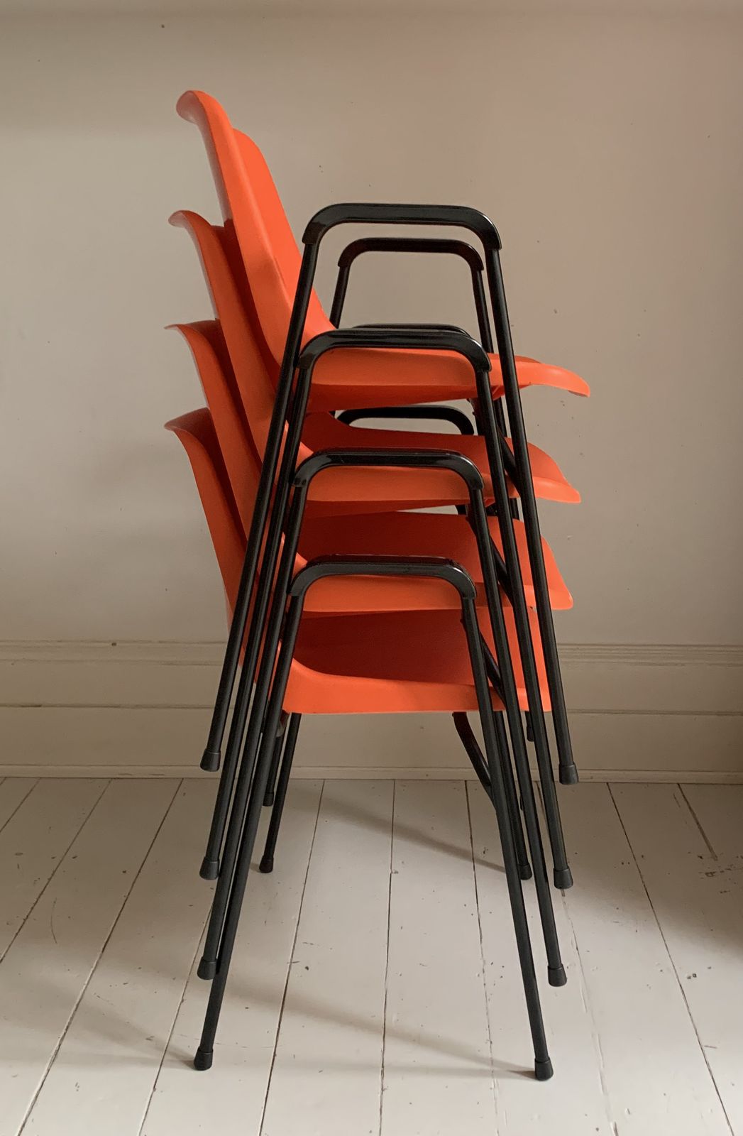 279.0 4 X Rare Vintage Robin Day, For Hille Orange Stacking Chairs W/ Arms photo