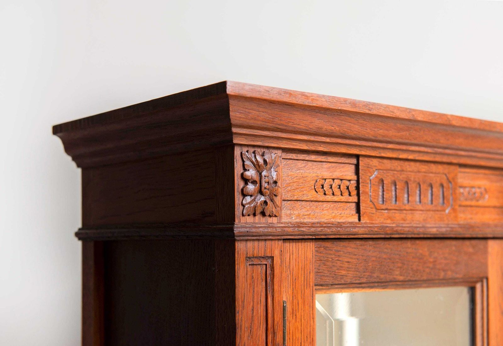 Antique Oak Wall Cabinet With Beveled Mirror – Hand Carved Hanging Medicine Chest – 19th Century. photo vinterior