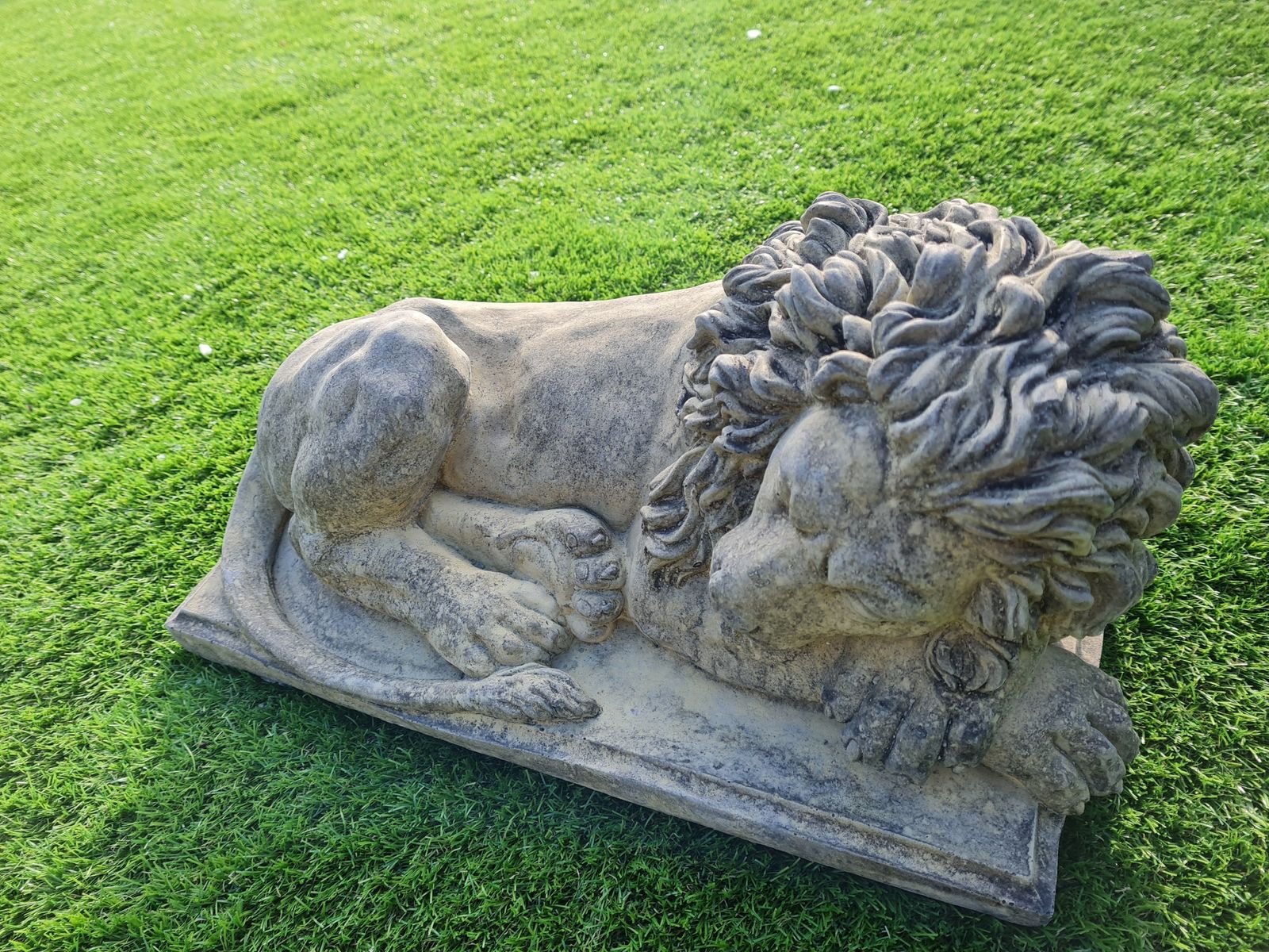 English Stone Trafalgar Lions 0002. photo furniture