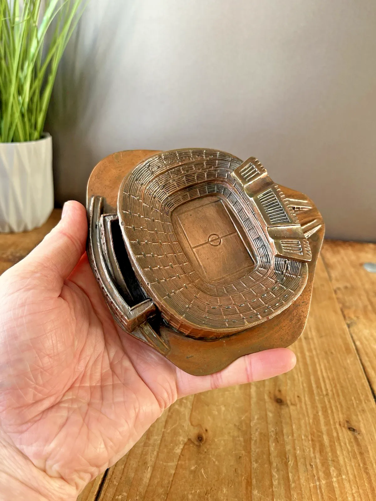 photo vinterior Vintage 60's Copper Camp Nou Barcelona Football Stadium Desk Ashtray Paperweight