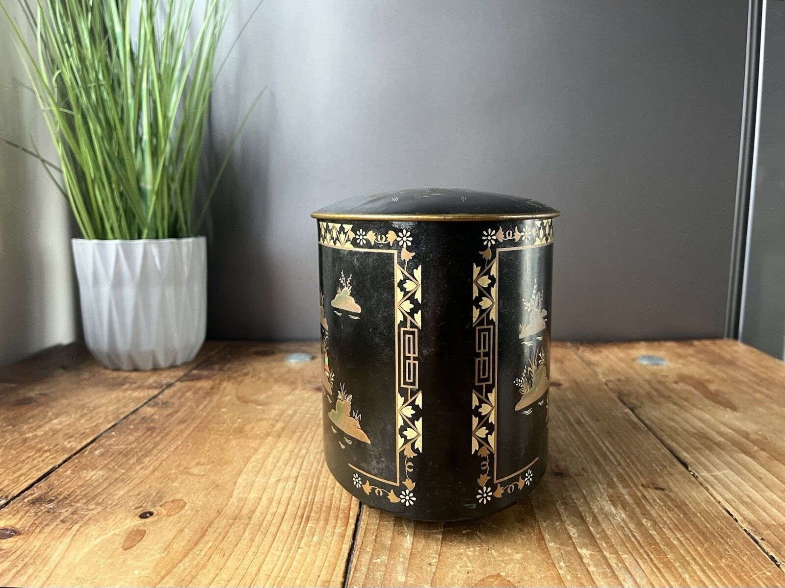 photo for sale Vintage 50's British 6mb Tea Sweet Tin Box Chinoiserie Oriental Japonisme Pagoda