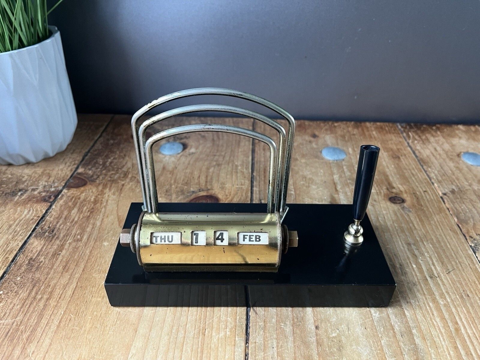 Home Decor Art Deco Brass Marble Base Perpetual Desk Calendar Letter Rack Pen Holder Office photo