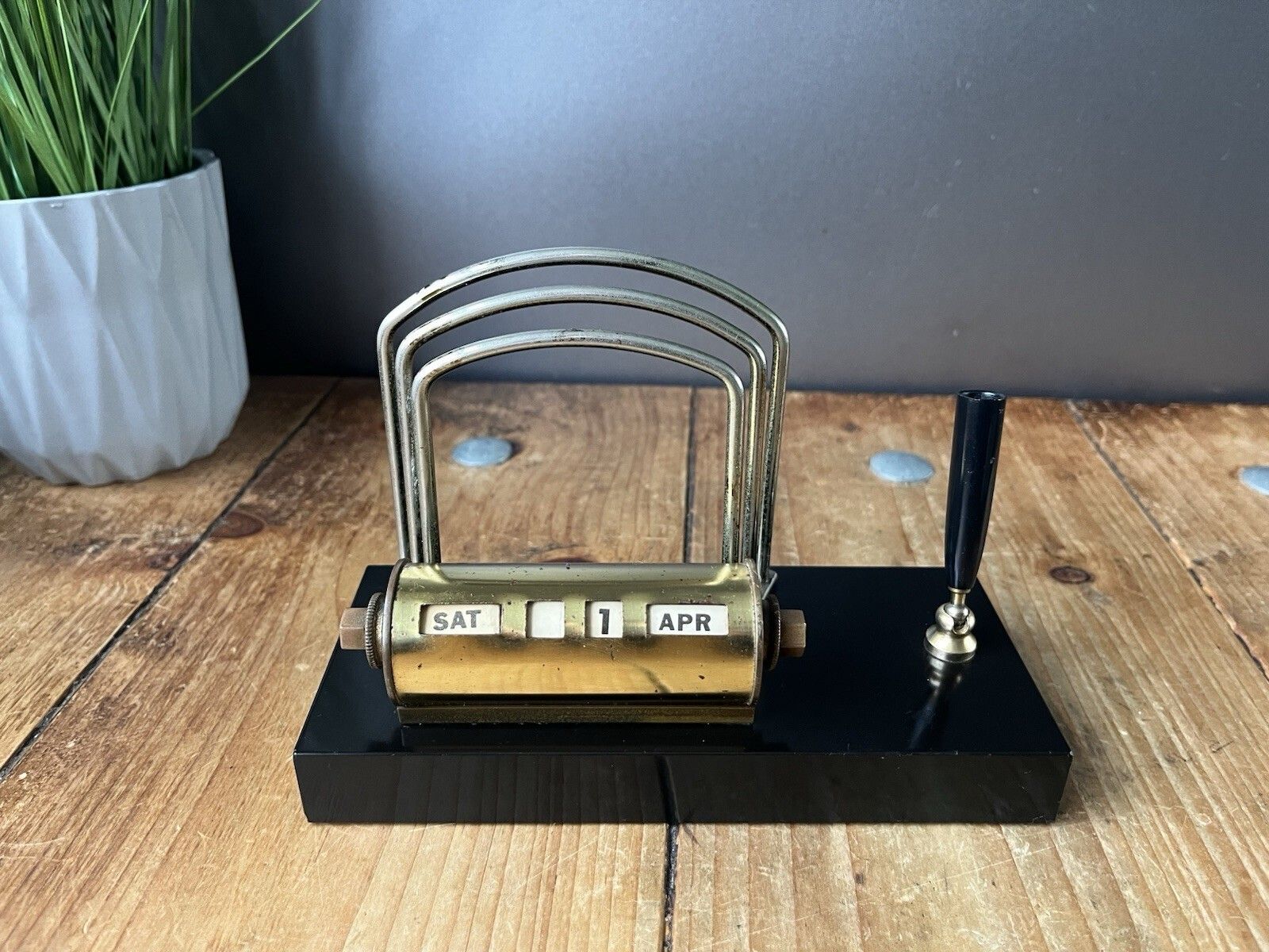 photo vinterior Art Deco Brass Marble Base Perpetual Desk Calendar Letter Rack Pen Holder Office