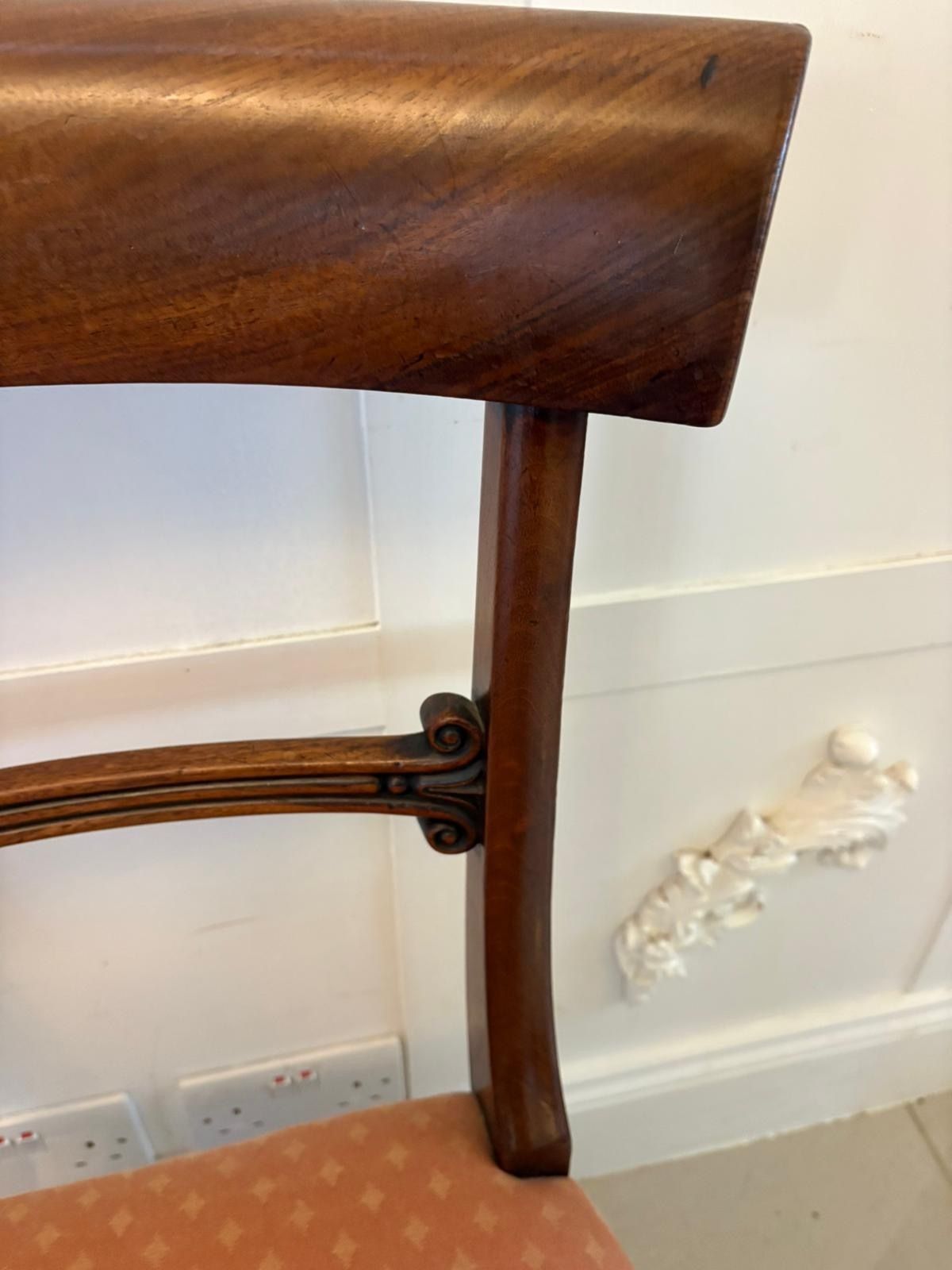 photo vintage Antique 19th Century Mahogany Set Of 6 Dining Chairs Including 2 Carvers