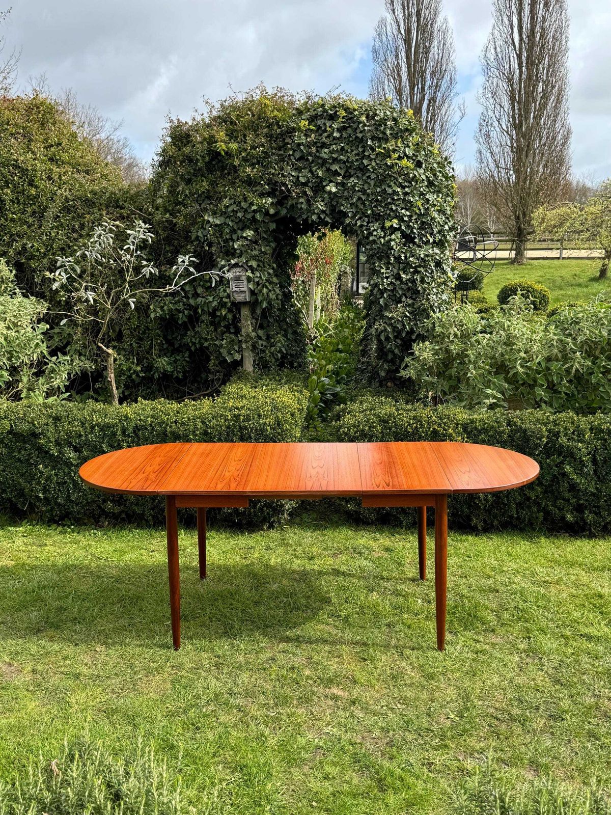 photo vintage Mid Century Danish Teak Dining Table By Arne Vodder Seats 10 And 8 'Lis' Chairs By Nile Keofoed : 1960