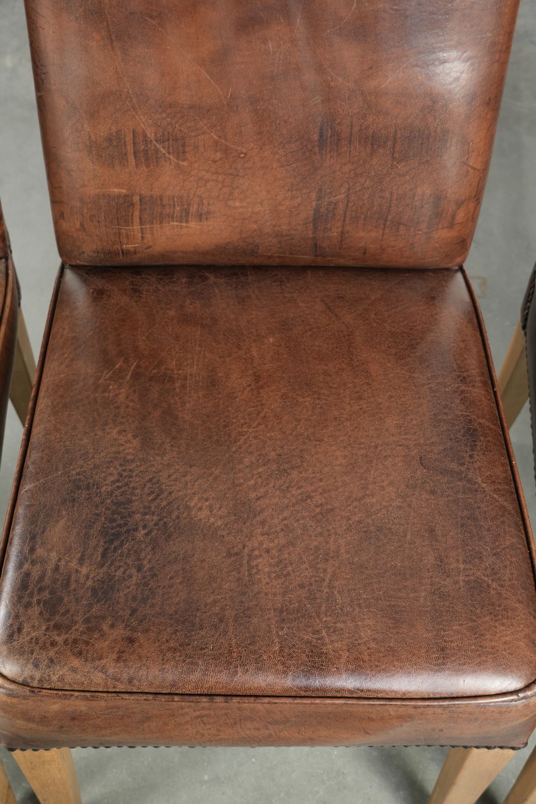 Karaktervolle Vintage Set Van 4 Eetkamerstoelen Van Schapenleer Met Hoge Rug photo vintage