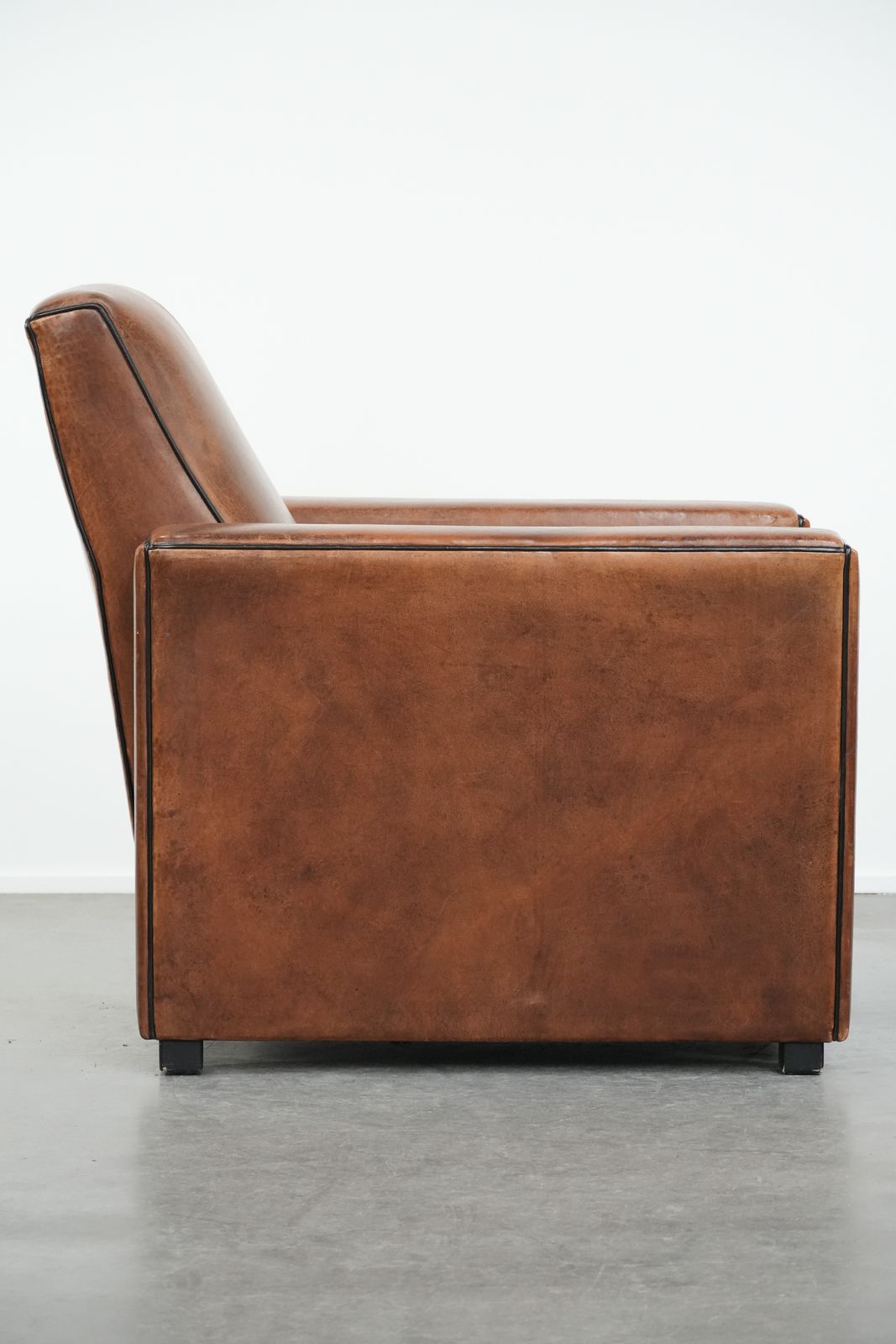 Comfortable And Adjustable Sheep Leather Relax Armchair With A Sleek Design, Beautiful Colors And A Beautiful Patina photo Furniture