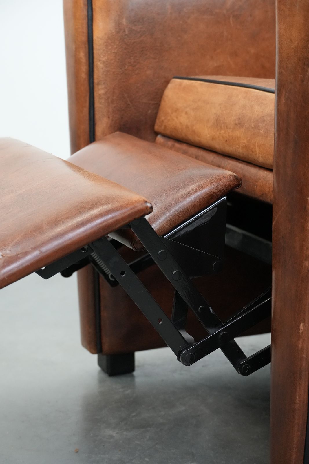 photo buy Comfortable And Adjustable Sheep Leather Relax Armchair With A Sleek Design, Beautiful Colors And A Beautiful Patina