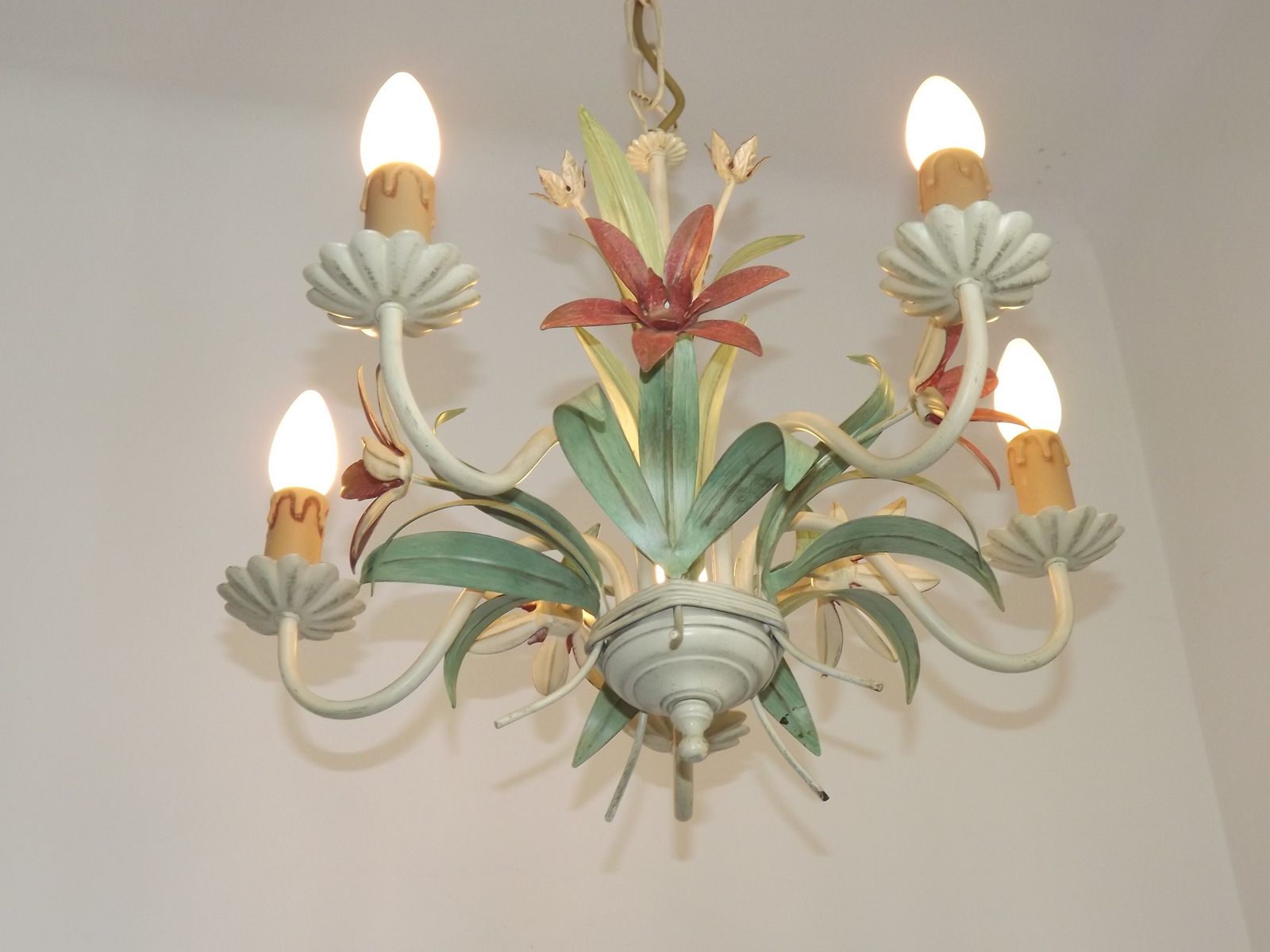 photo vintage 5 Light Vintage Italian Chandelier, Mathias Toleware Bouquet, Pink Flowers