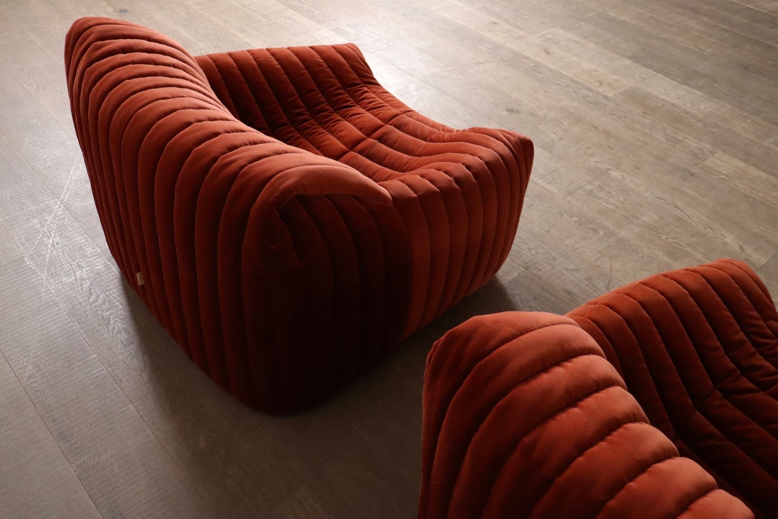 Cinna Sandra Lounge Chairs In Velvet Van Annie Hieronimus, Jaren 1970, Set Van 2 photo for sale