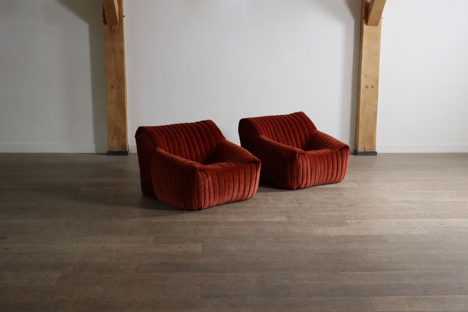 Cinna Sandra Lounge Chairs In Velvet Van Annie Hieronimus, Jaren 1970, Set Van 2