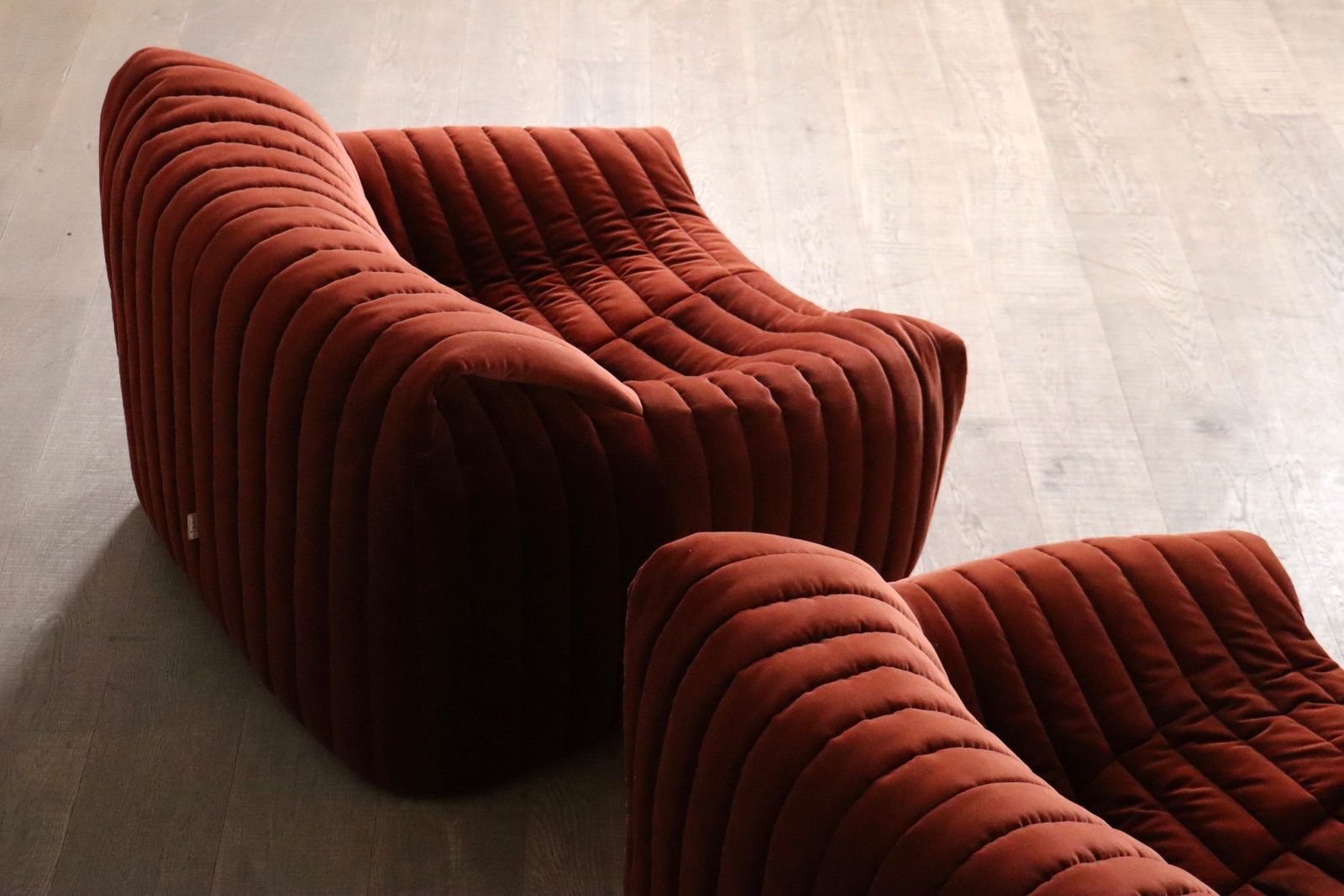 Cinna Sandra Lounge Chairs In Velvet Van Annie Hieronimus, Jaren 1970, Set Van 2 photo buy