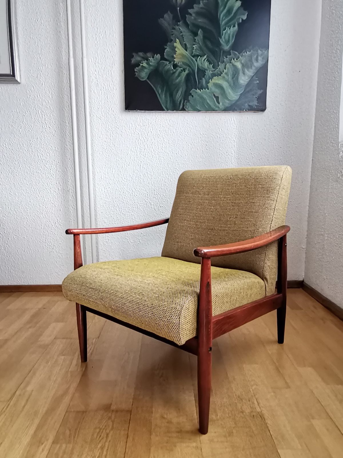 1 Van 3 Gele Fauteuils Met Gelakt Hout / Beklede Loungestoel Uit Joegoslavië, Jaren 1970