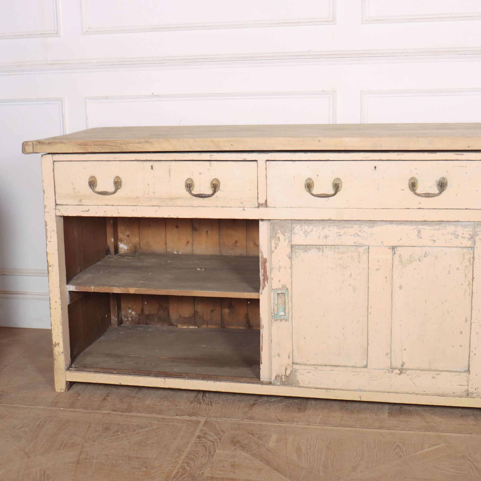 photo furniture Monumental Country House Dresser Base