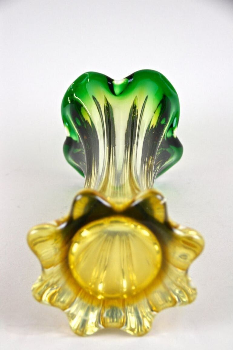 photo vintage 20th Century Murano Glass Vase Mid Century   Green/ Yellow, It Circa 1960/70
