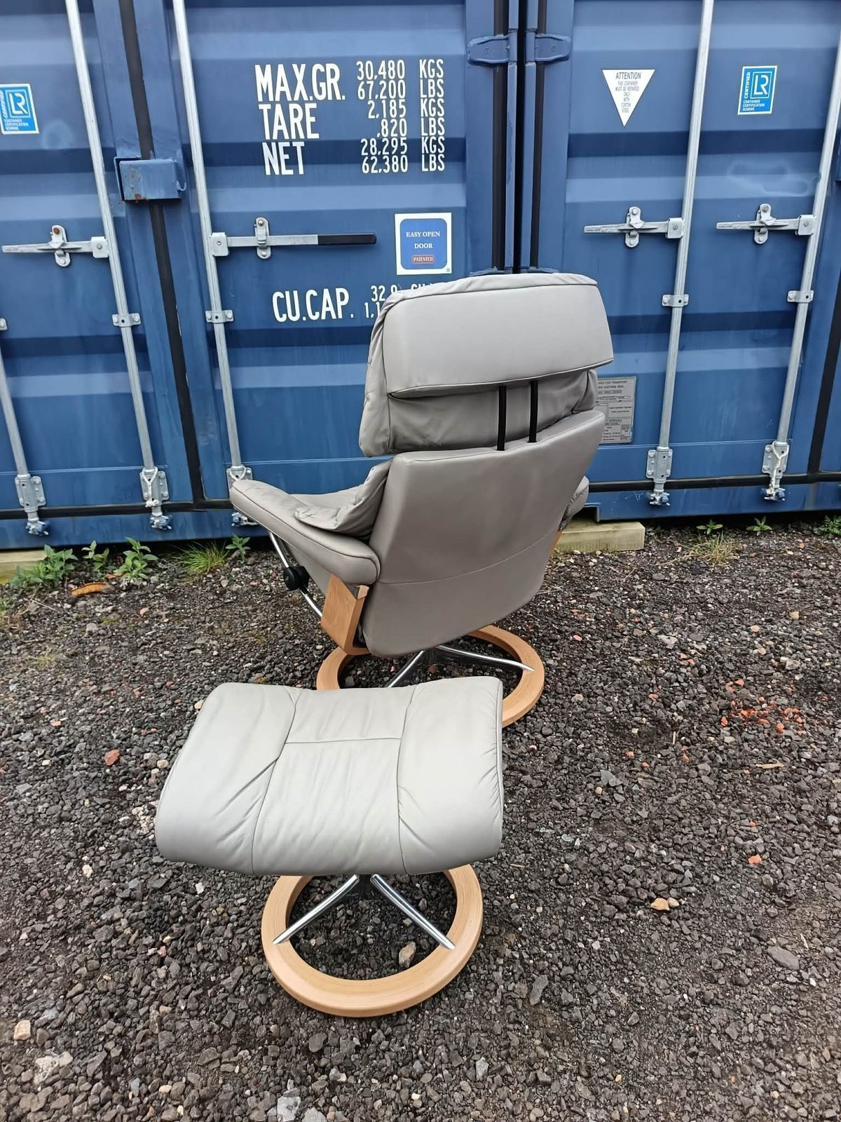 Erkones Stressless Signature Medium Reno Chair And Footstool. photo buy