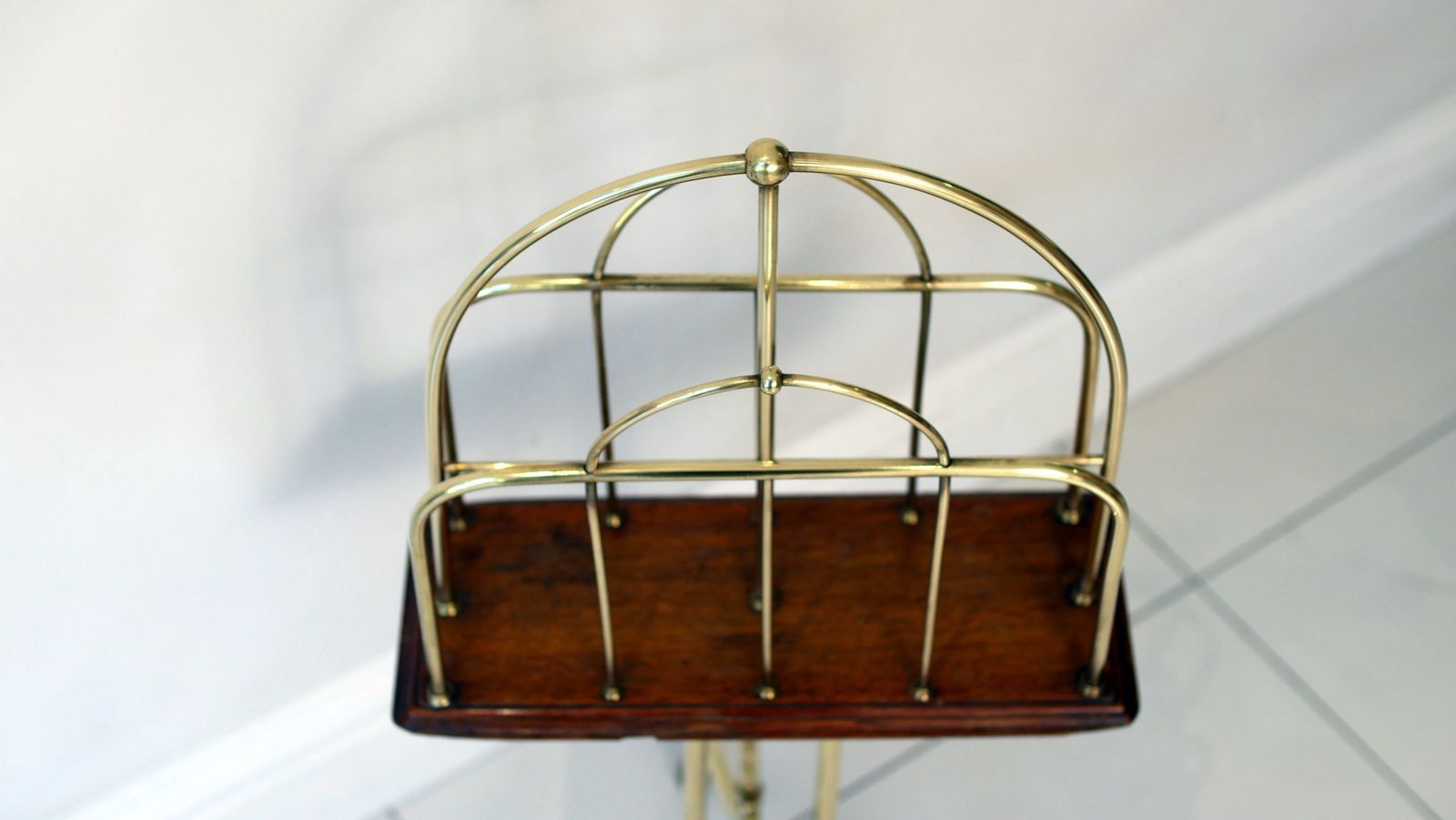 695.0 Antique Victorian Paper Magazin Rack Stand Canteerbury photo