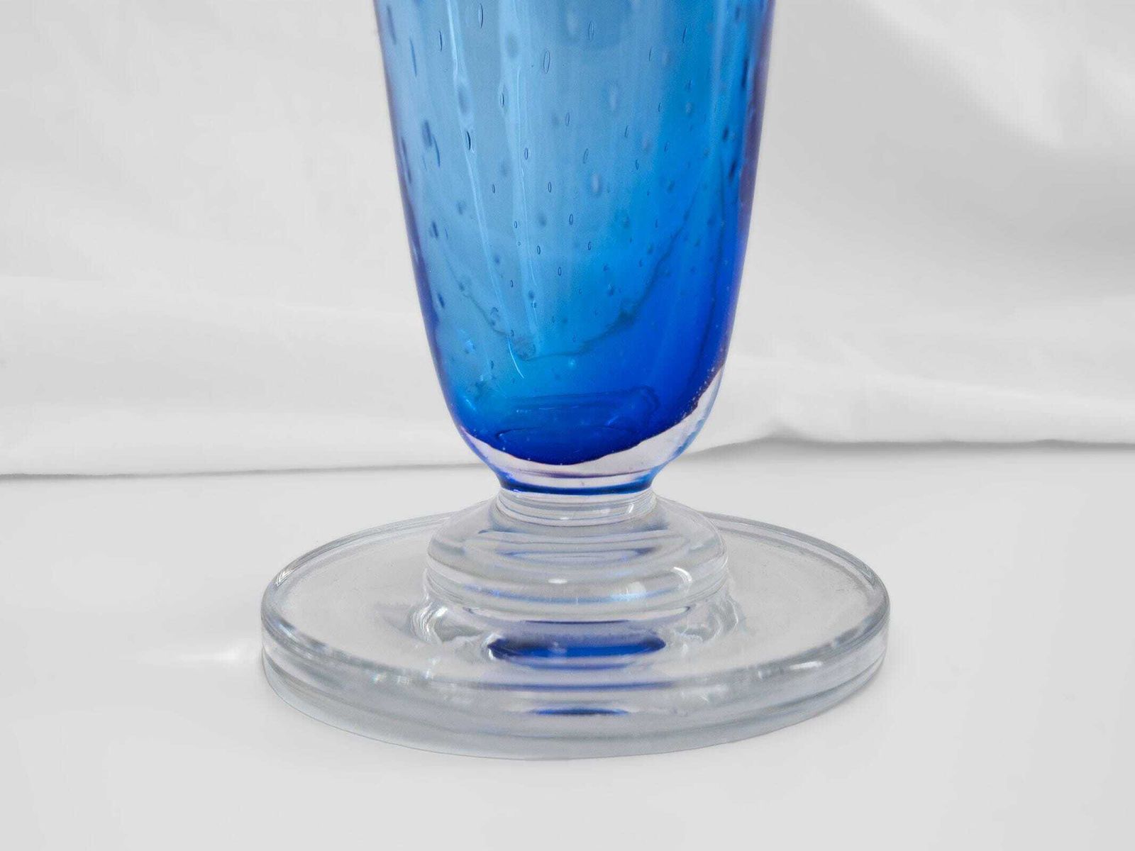 Whitefriars Blue Controlled Bubble Art Glass Vase – Mid Century English Decor photo vinterior