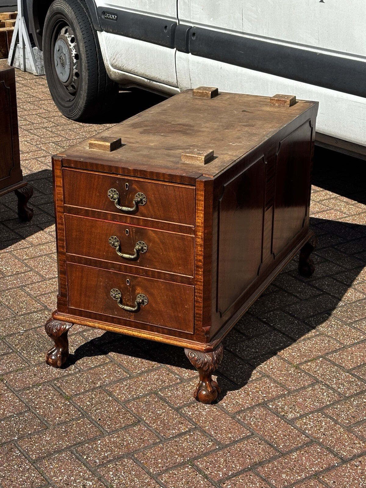 Large Mahogany Twin Pedestal Desk, Splits Into 3 Pieces For Easy Transportation photo vinterior