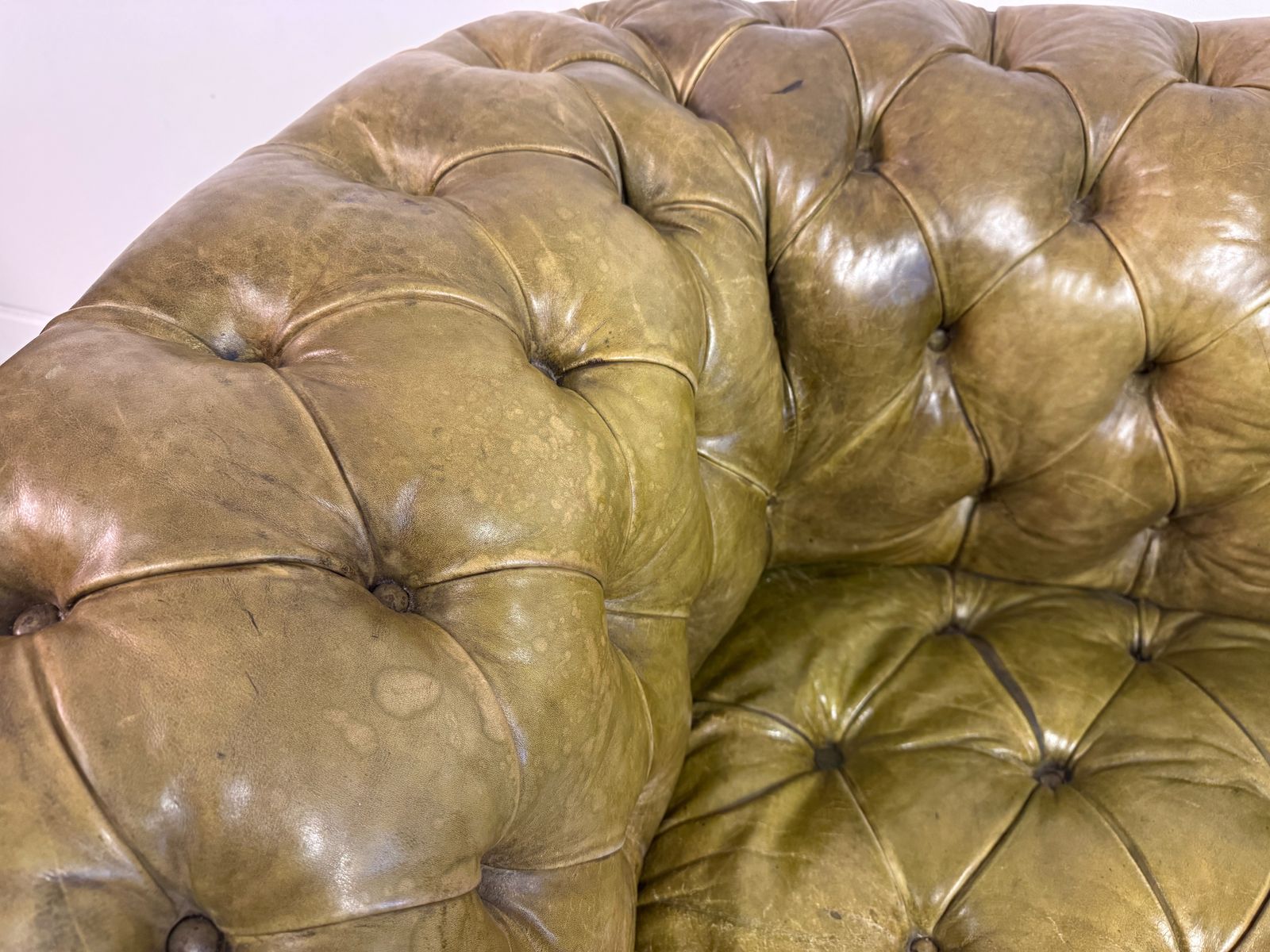 19th Century Chesterfield In Patinated Leather photo vintage