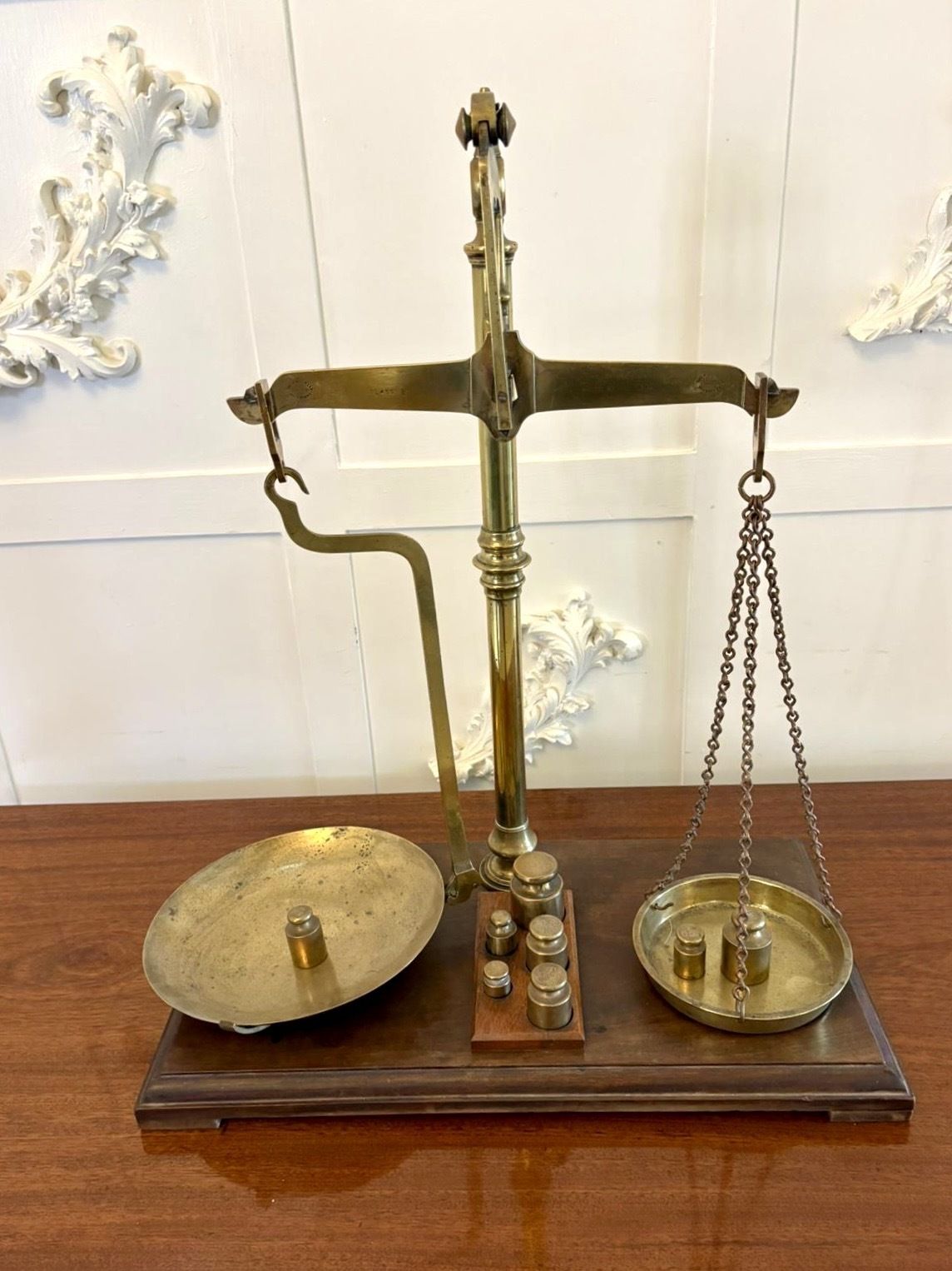 photo vinterior Antique 19th Century Apothecary Balance Scales Brass Mahogany Day & Millward Complete With Weights